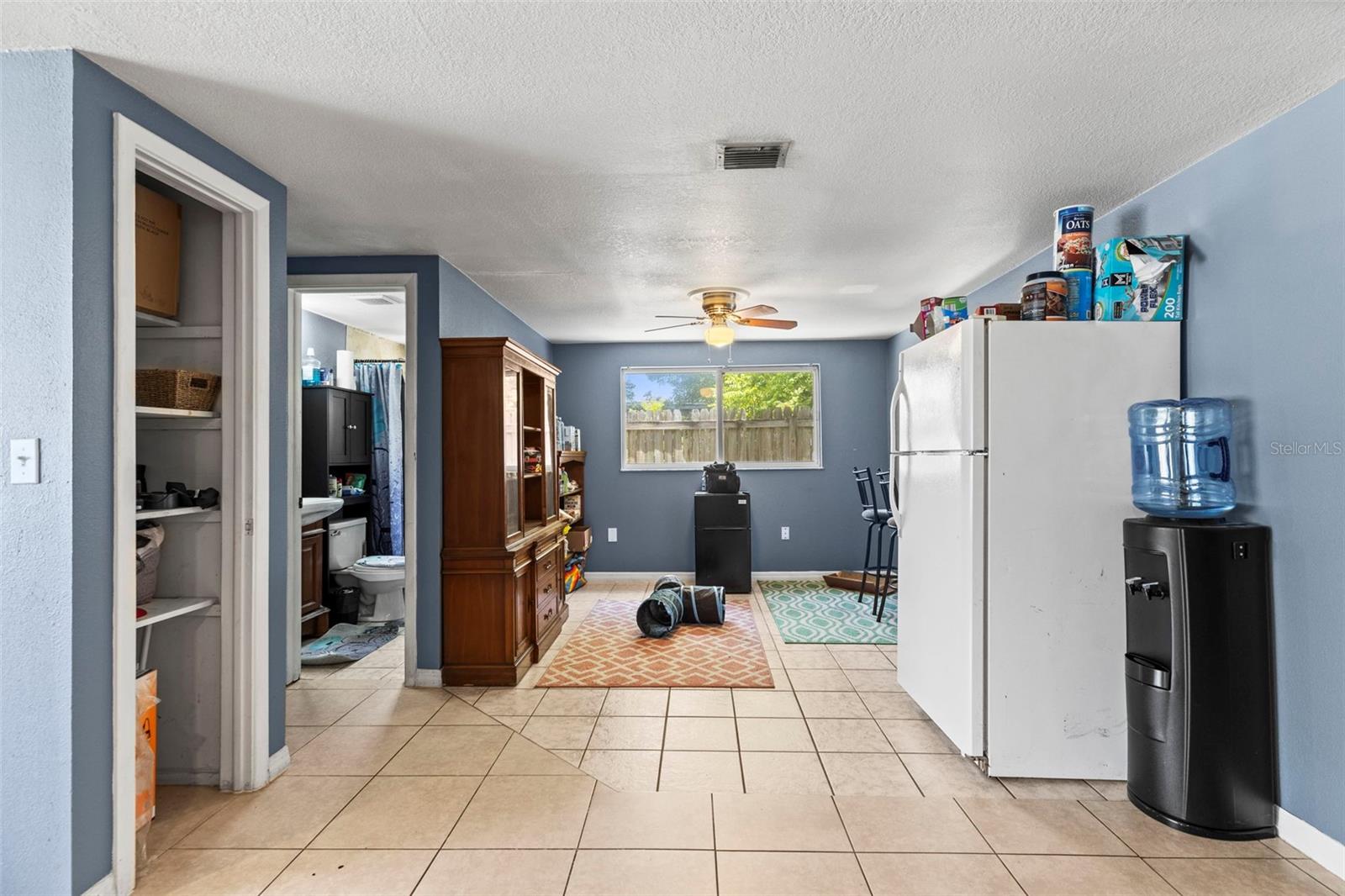 Listing photo id 8 for 8634 Roble Way