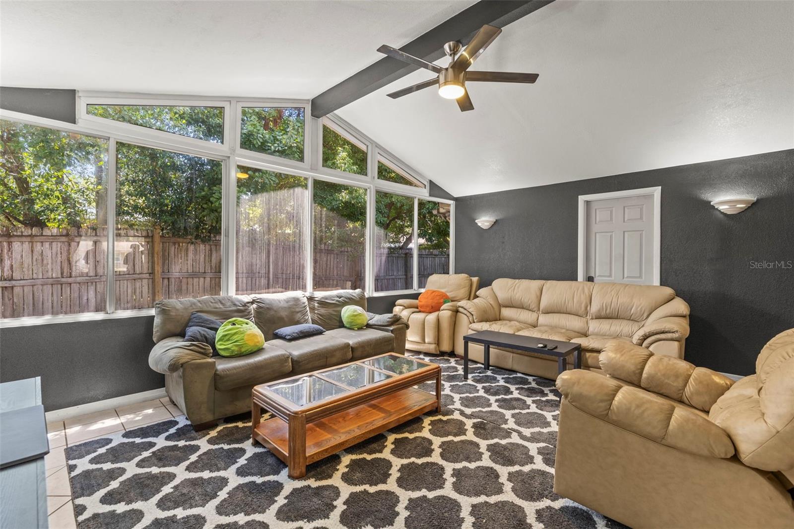 Listing photo id 10 for 8634 Roble Way
