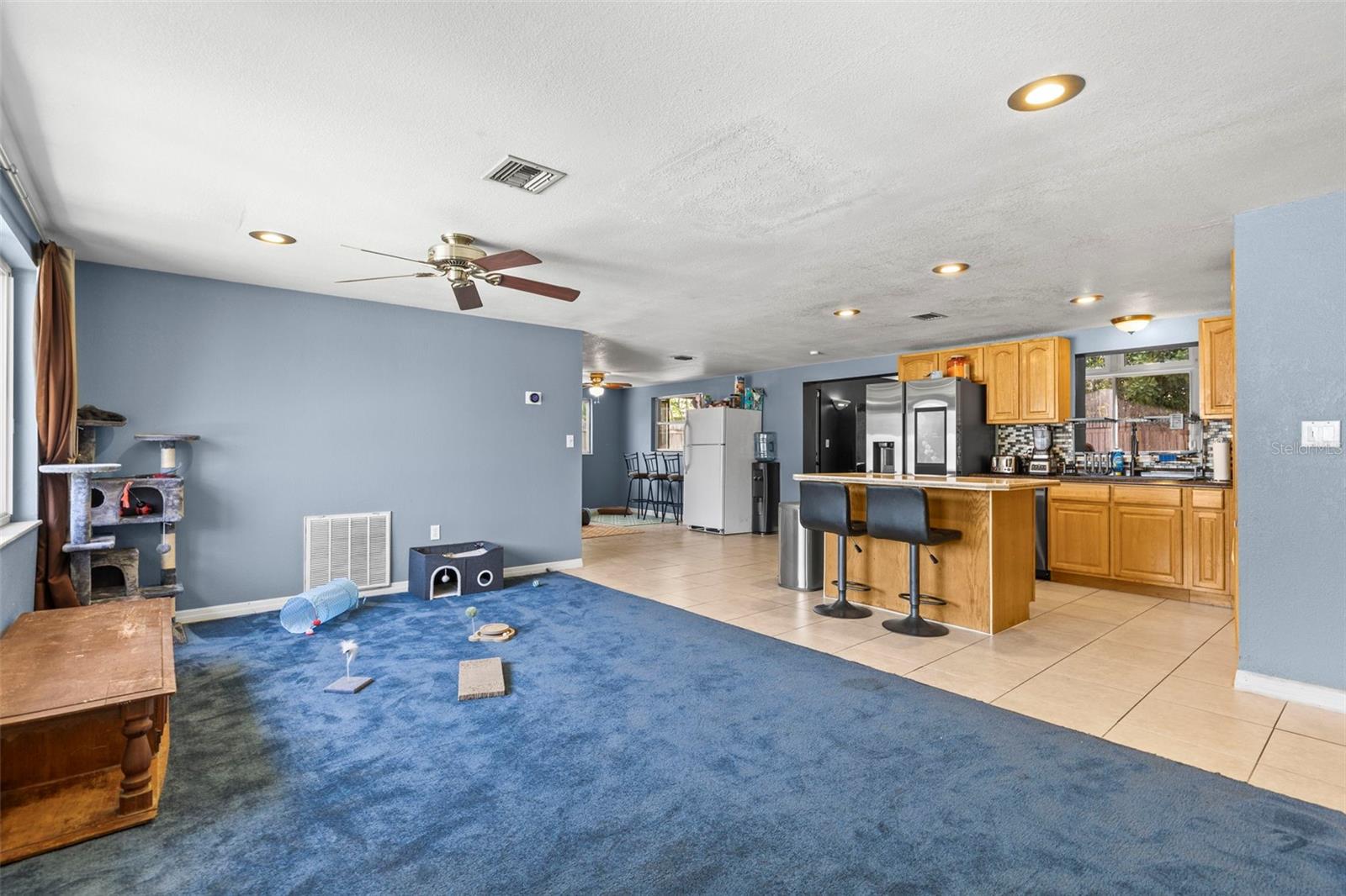Listing photo id 12 for 8634 Roble Way