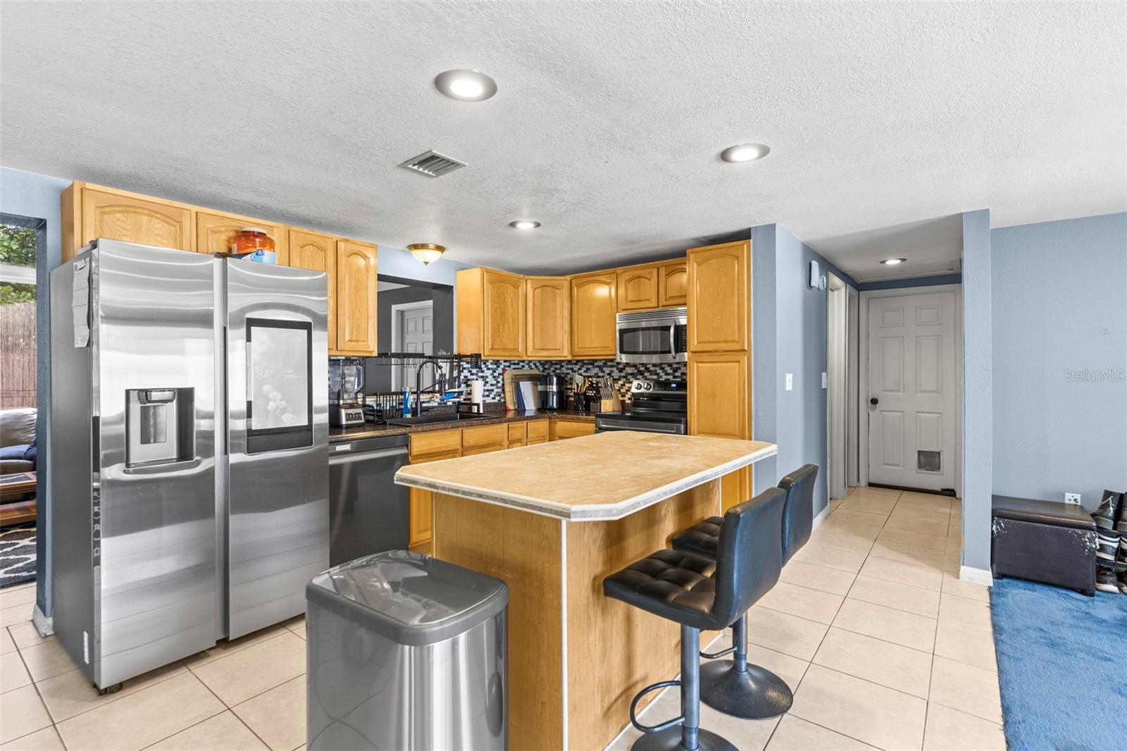 Listing photo id 14 for 8634 Roble Way