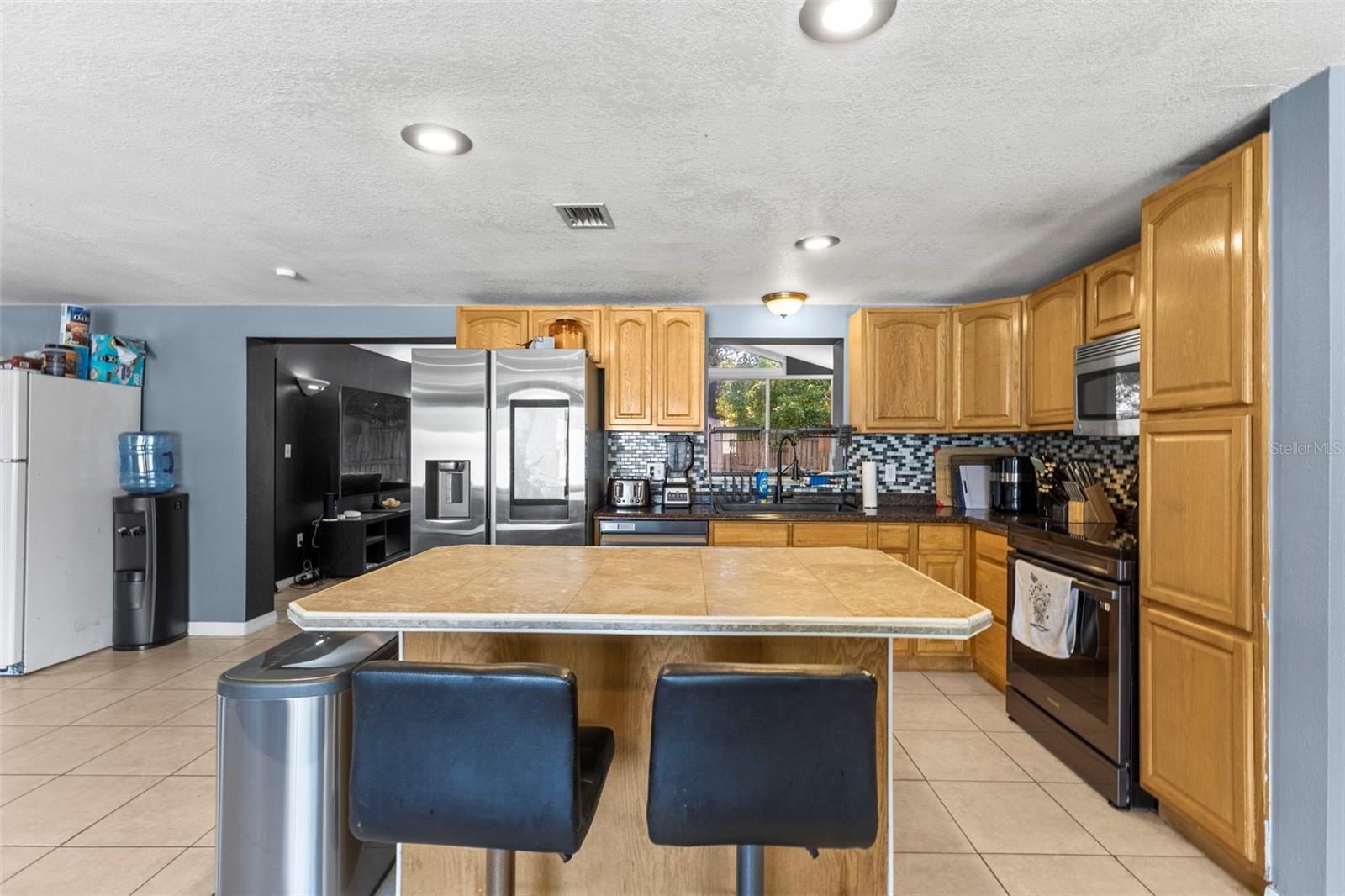 Listing photo id 15 for 8634 Roble Way