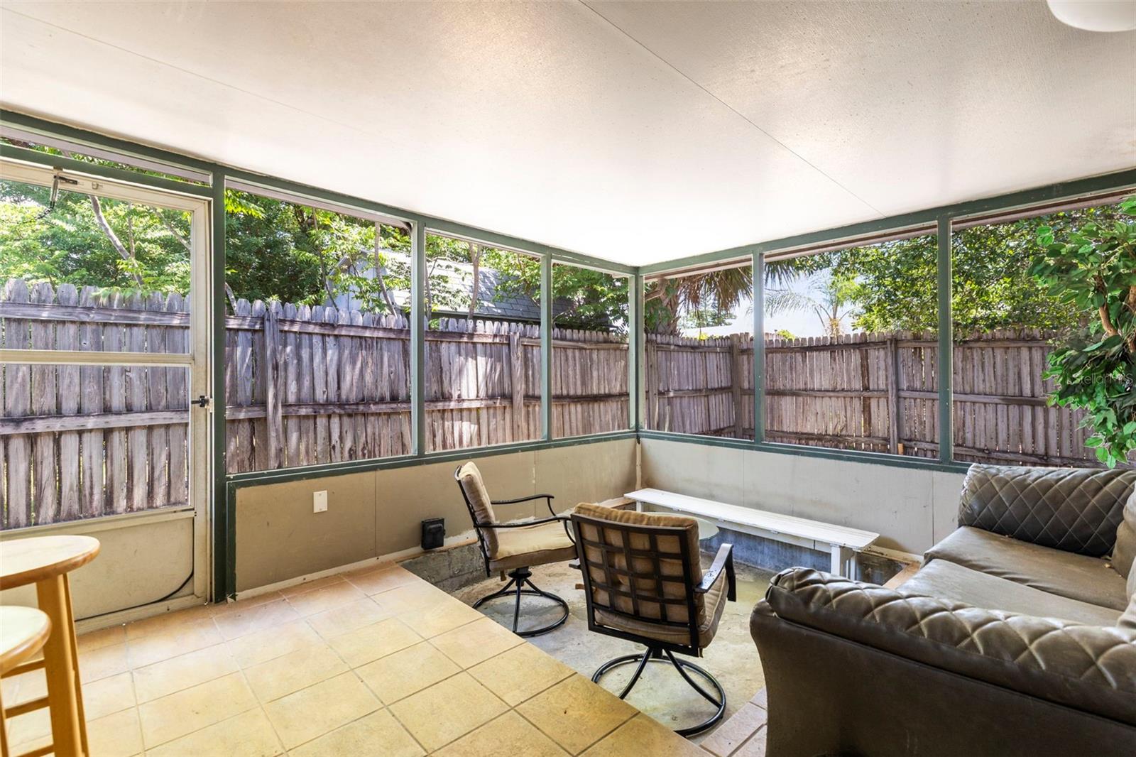 Listing photo id 17 for 8634 Roble Way