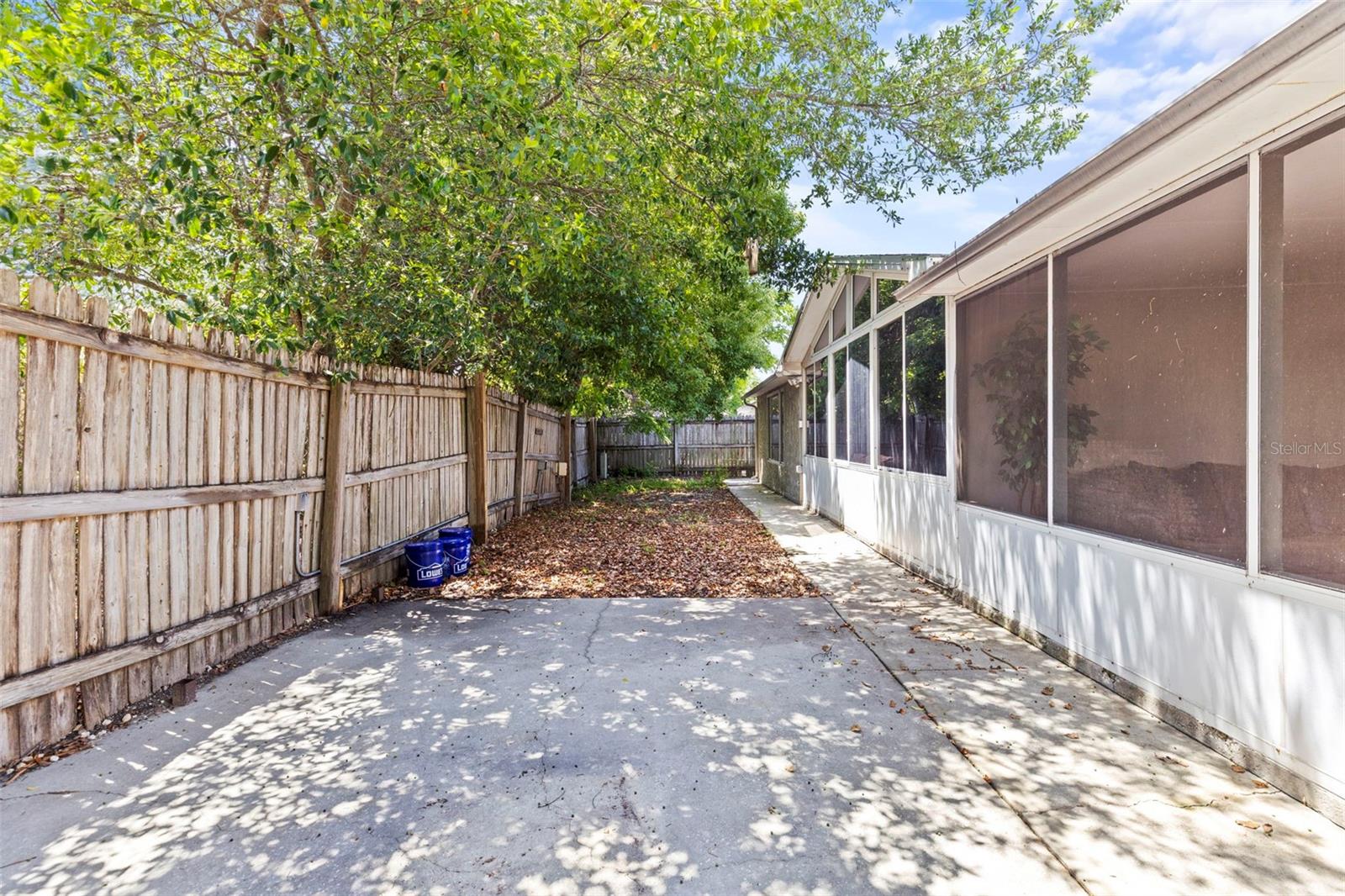 Listing photo id 18 for 8634 Roble Way