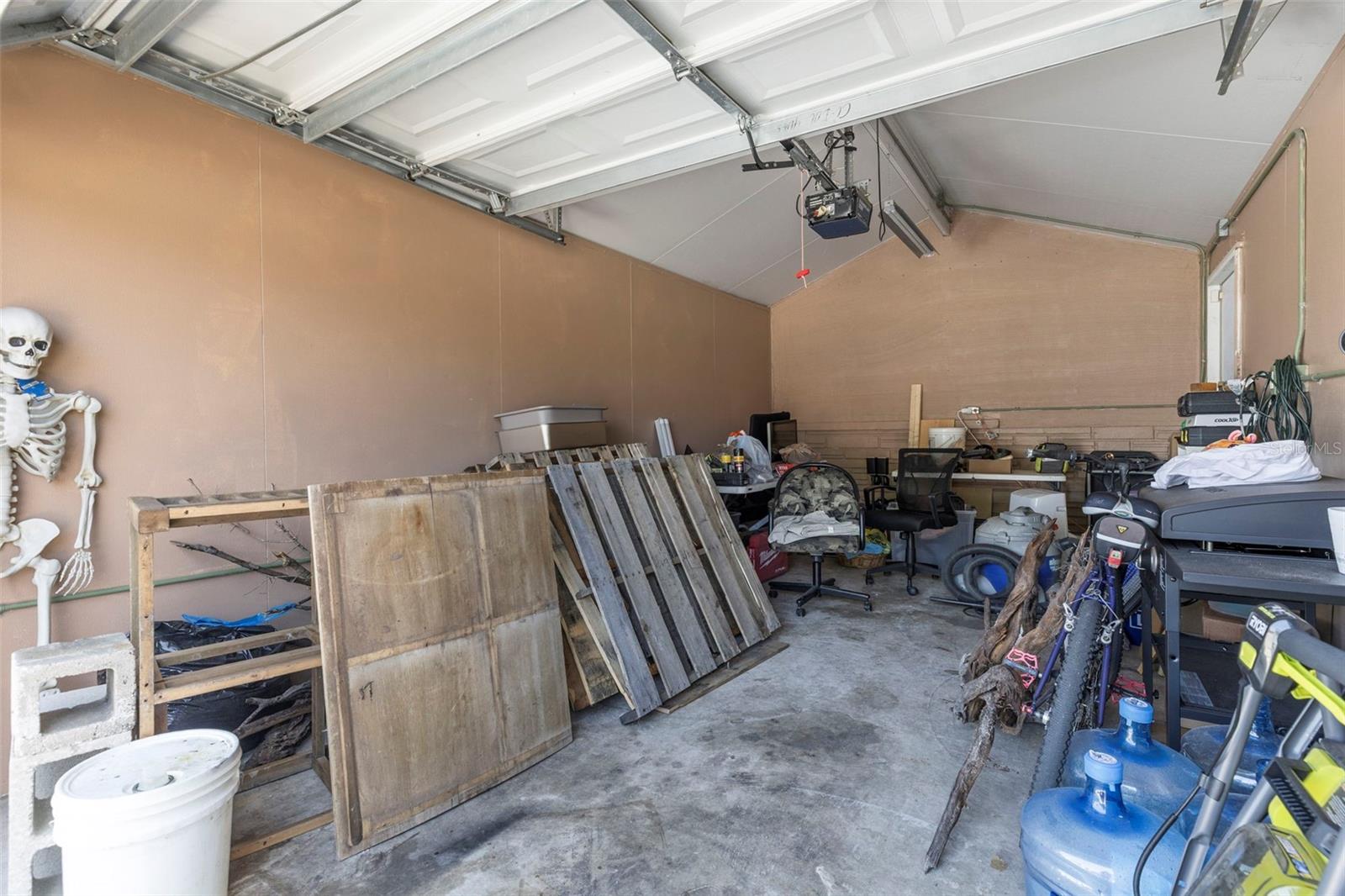 Listing photo id 21 for 8634 Roble Way