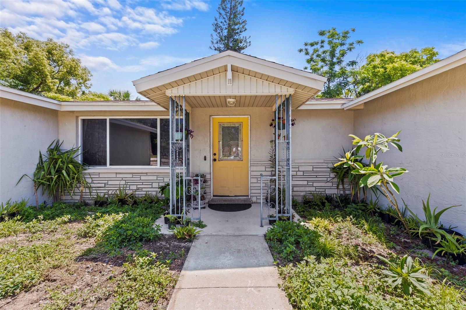 Listing photo id 24 for 8634 Roble Way