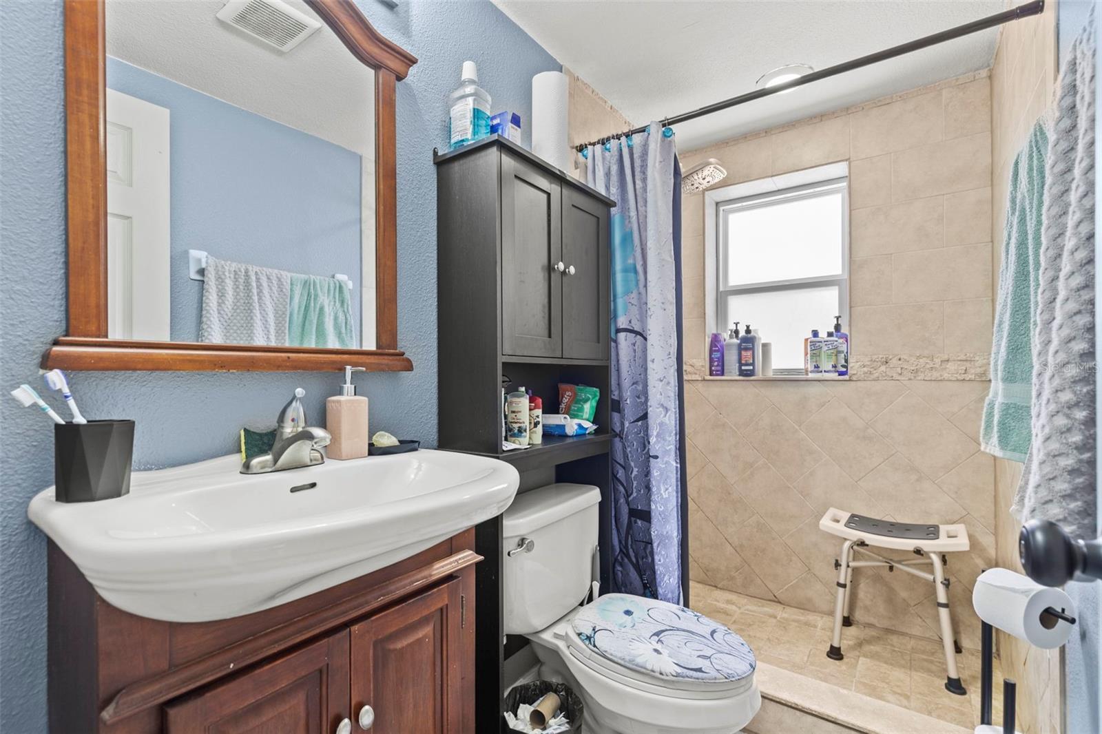 Listing photo id 6 for 8634 Roble Way