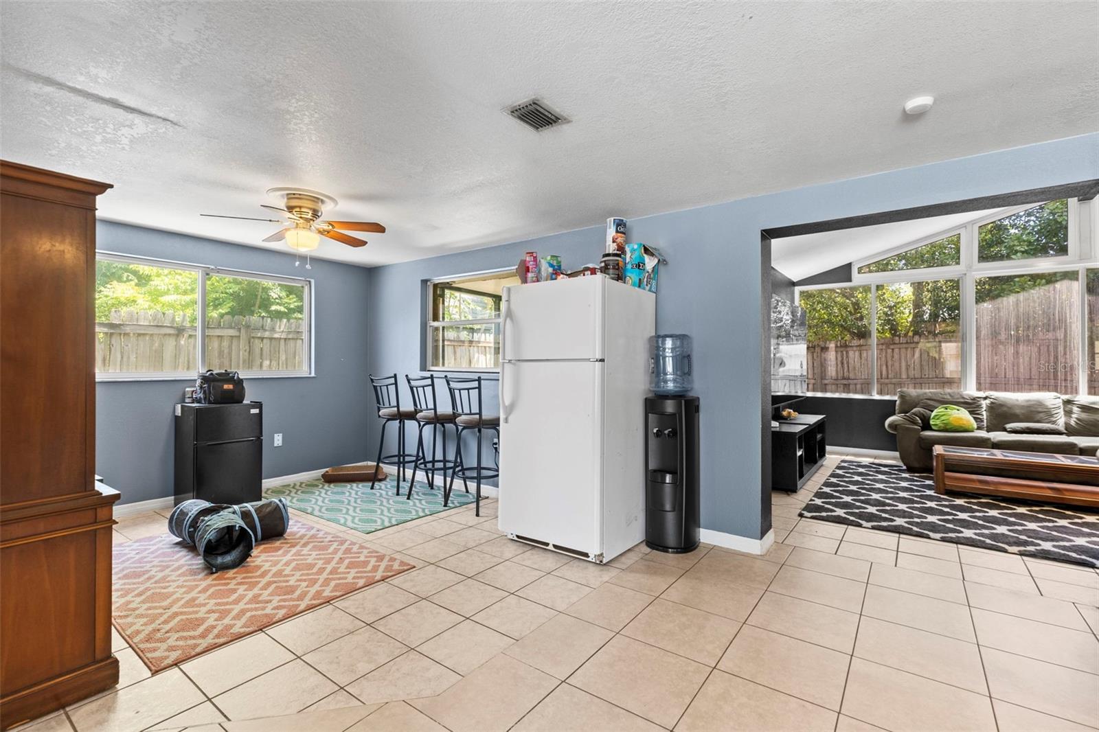 Listing photo id 7 for 8634 Roble Way