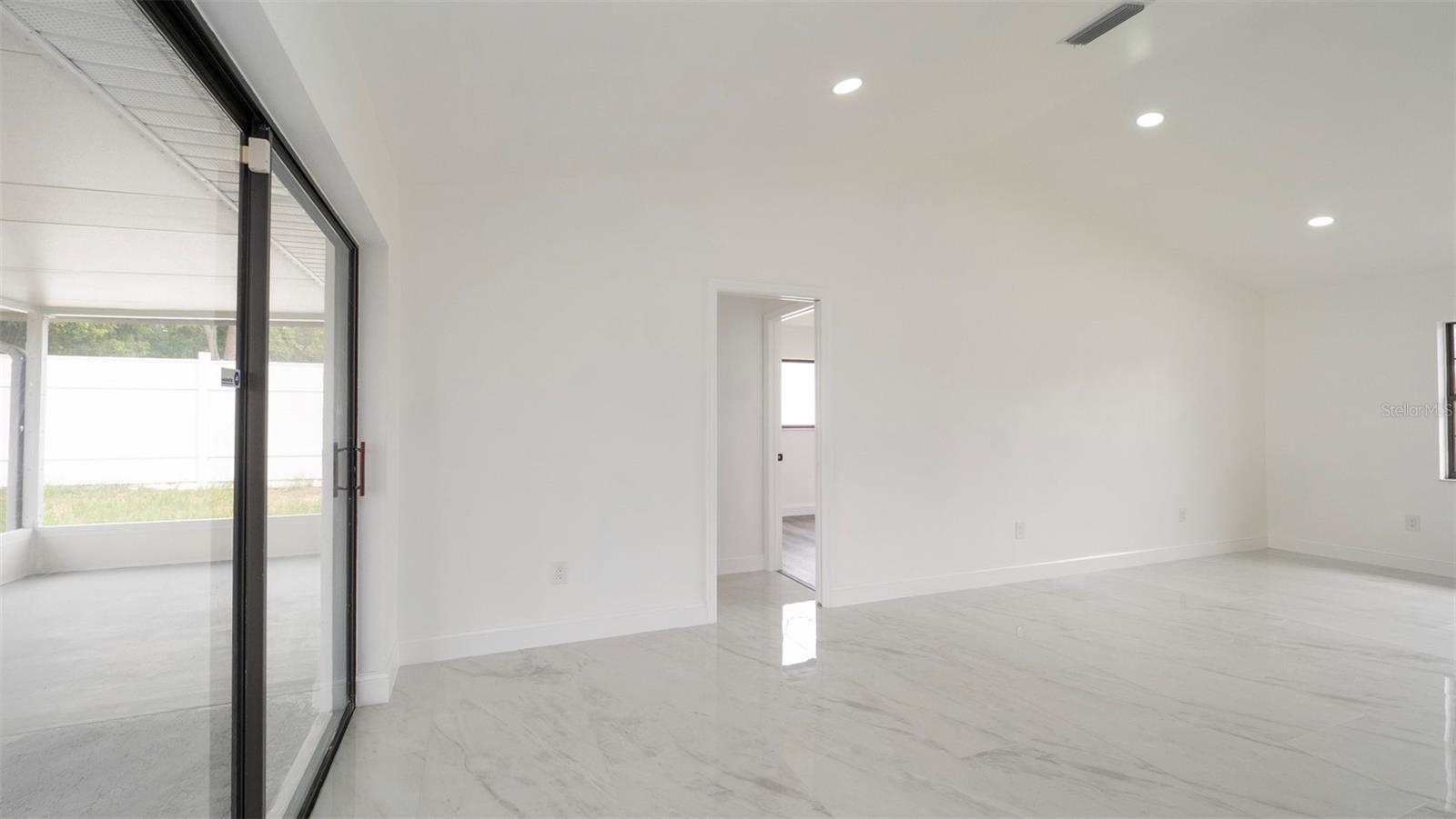 Image 10 of 38 For 11494 Villa Road