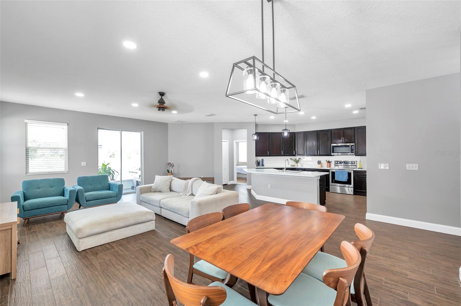 Listing photo id 1 for 7523 Tangle Brook Boulevard