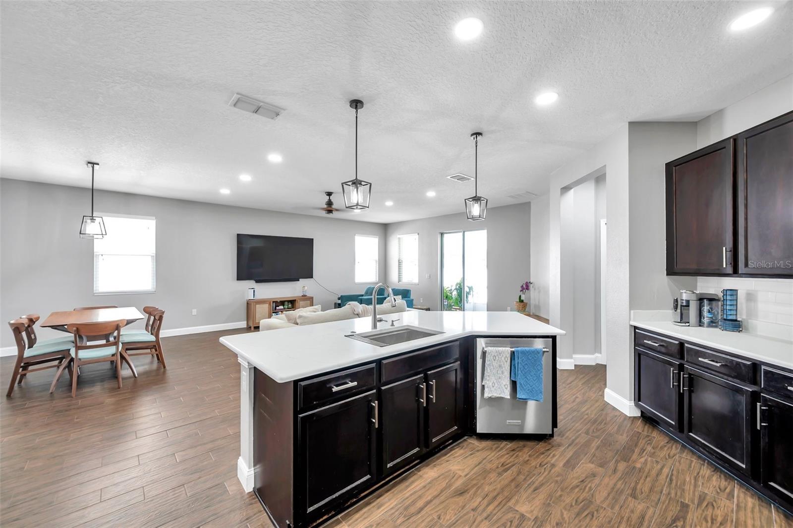 Listing photo id 4 for 7523 Tangle Brook Boulevard