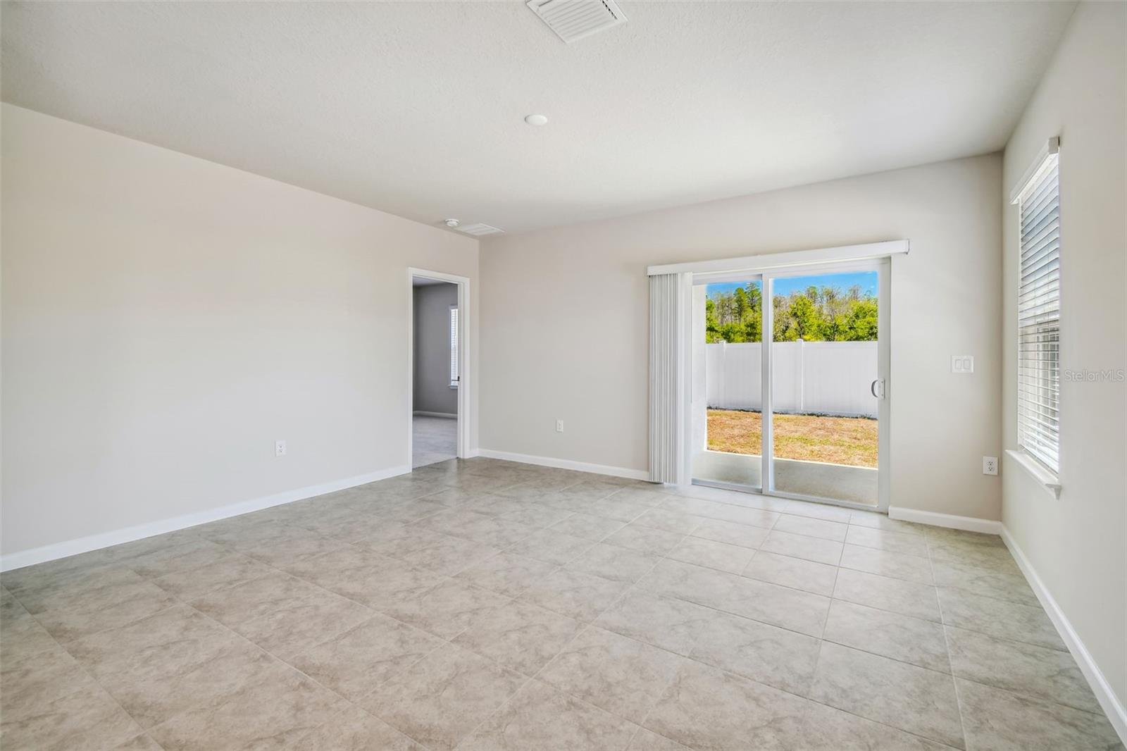 Image 13 of 45 For 11896 Thorncrest Drive