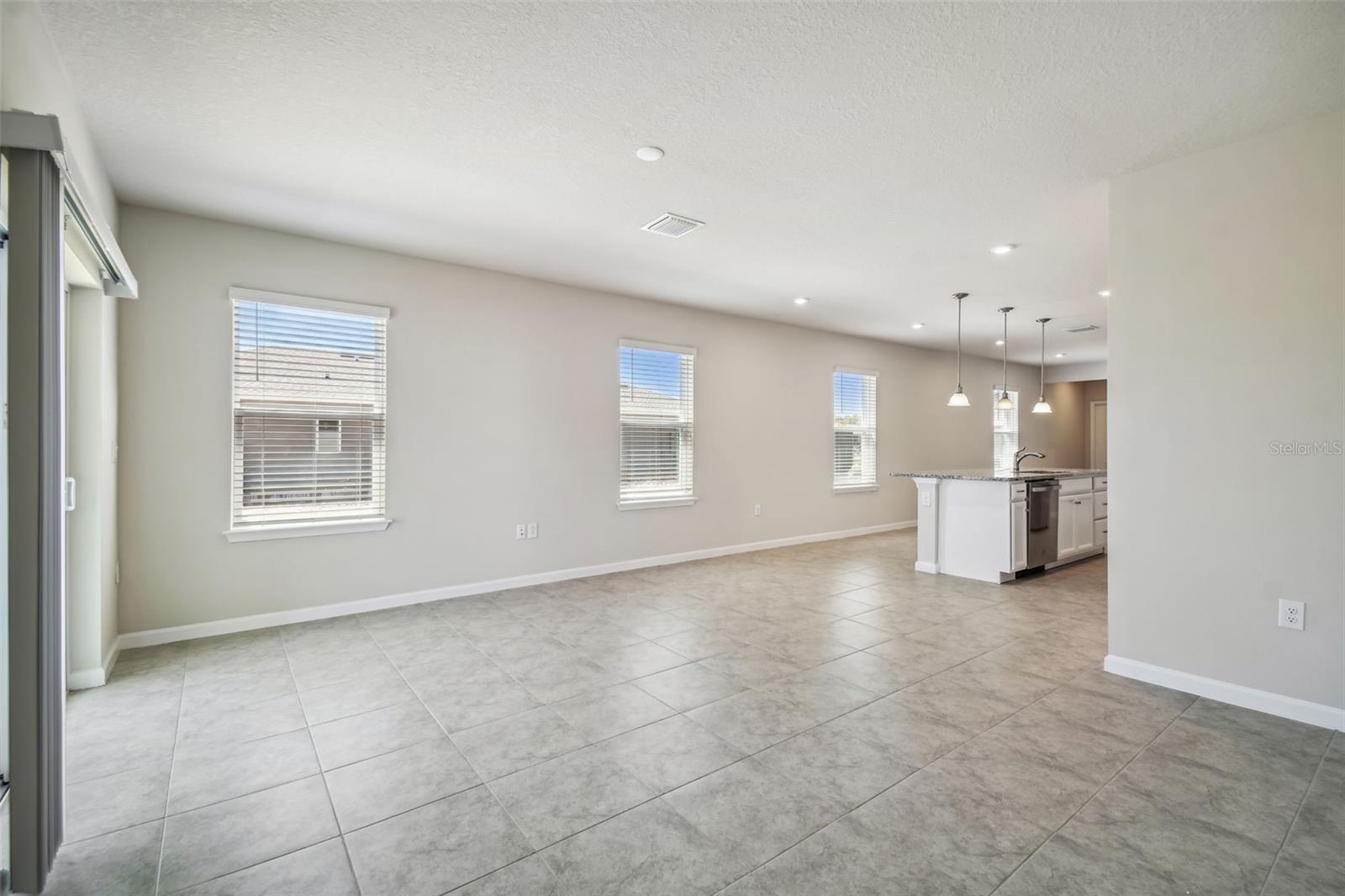 Image 15 of 45 For 11896 Thorncrest Drive