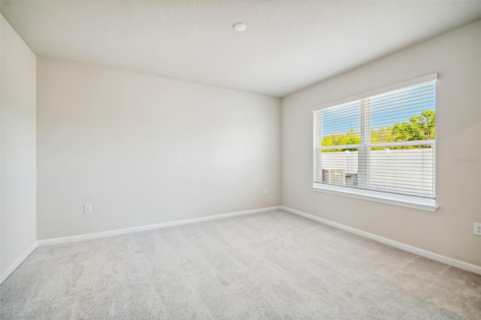 Image 16 of 45 For 11896 Thorncrest Drive