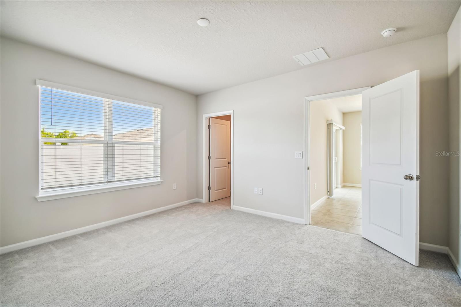 Image 18 of 45 For 11896 Thorncrest Drive
