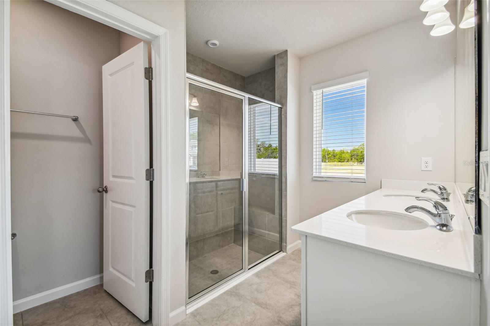 Image 20 of 45 For 11896 Thorncrest Drive