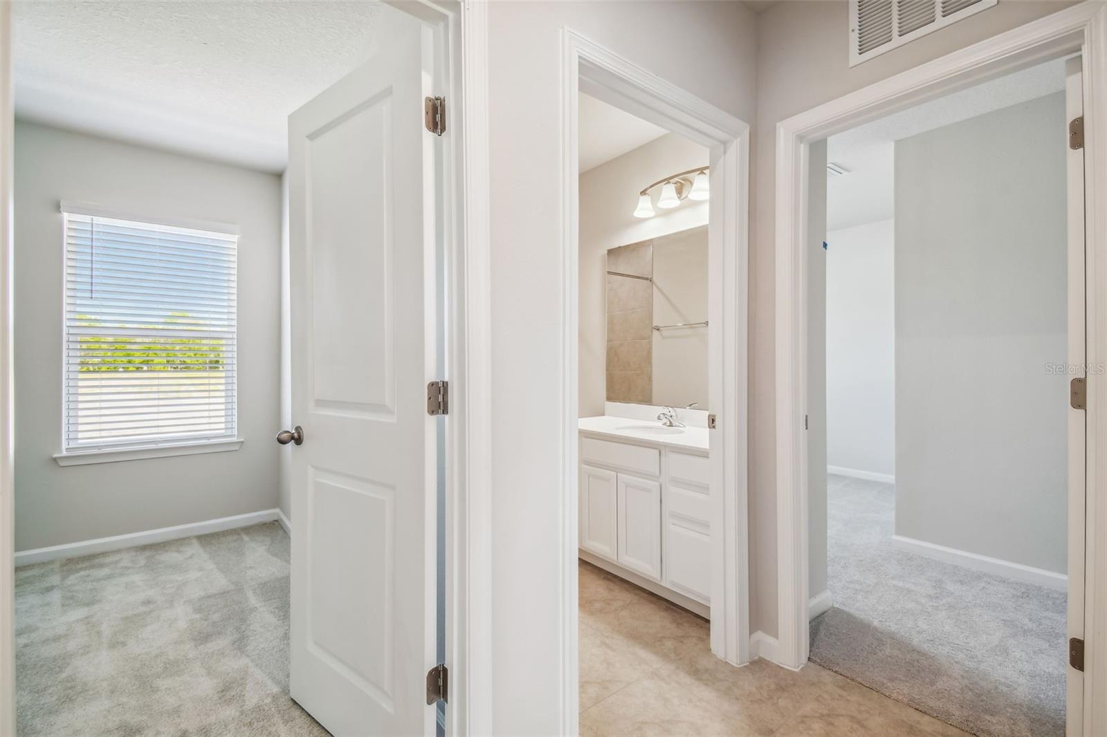 Image 34 of 45 For 11896 Thorncrest Drive