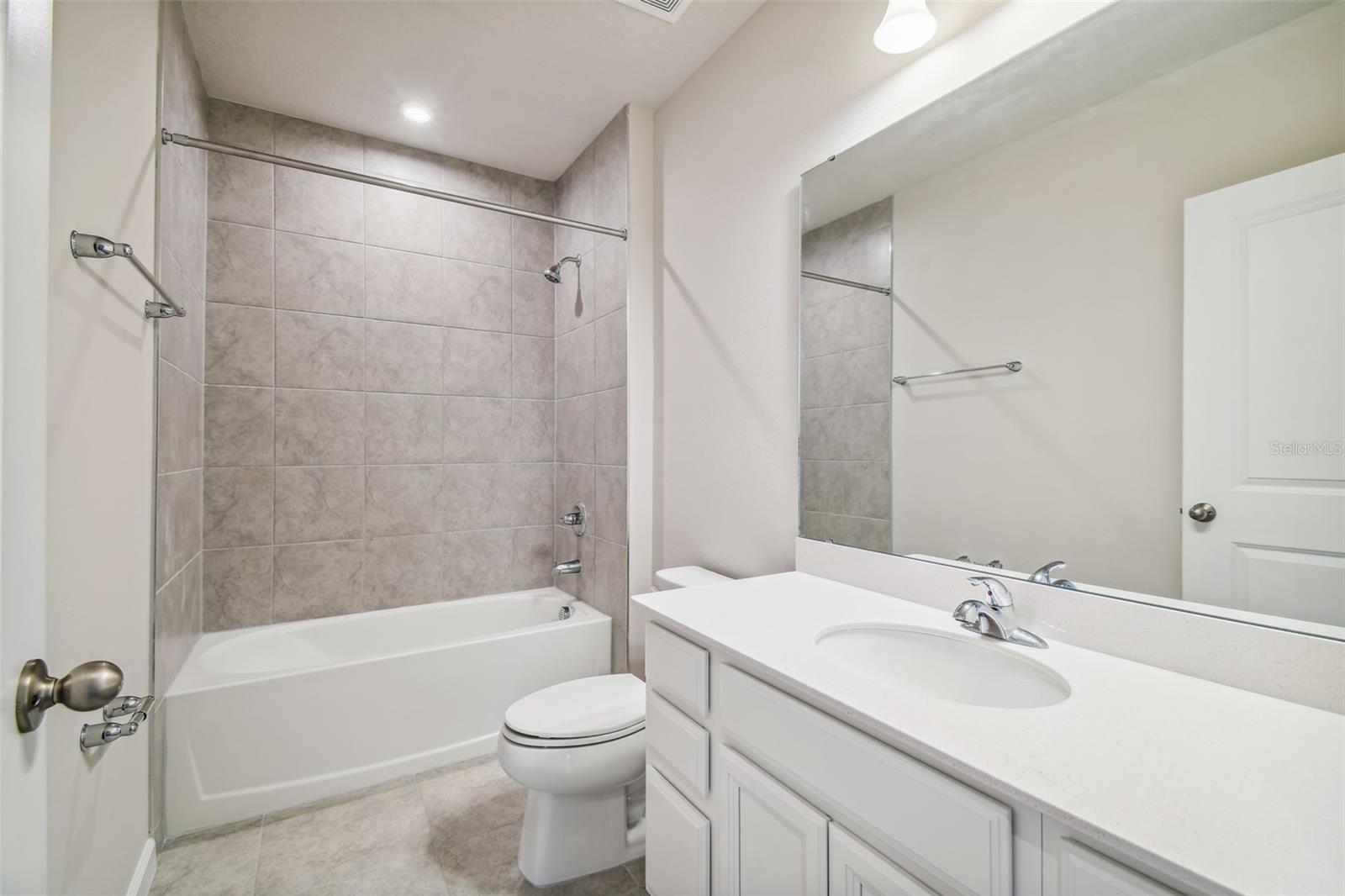 Image 37 of 45 For 11896 Thorncrest Drive