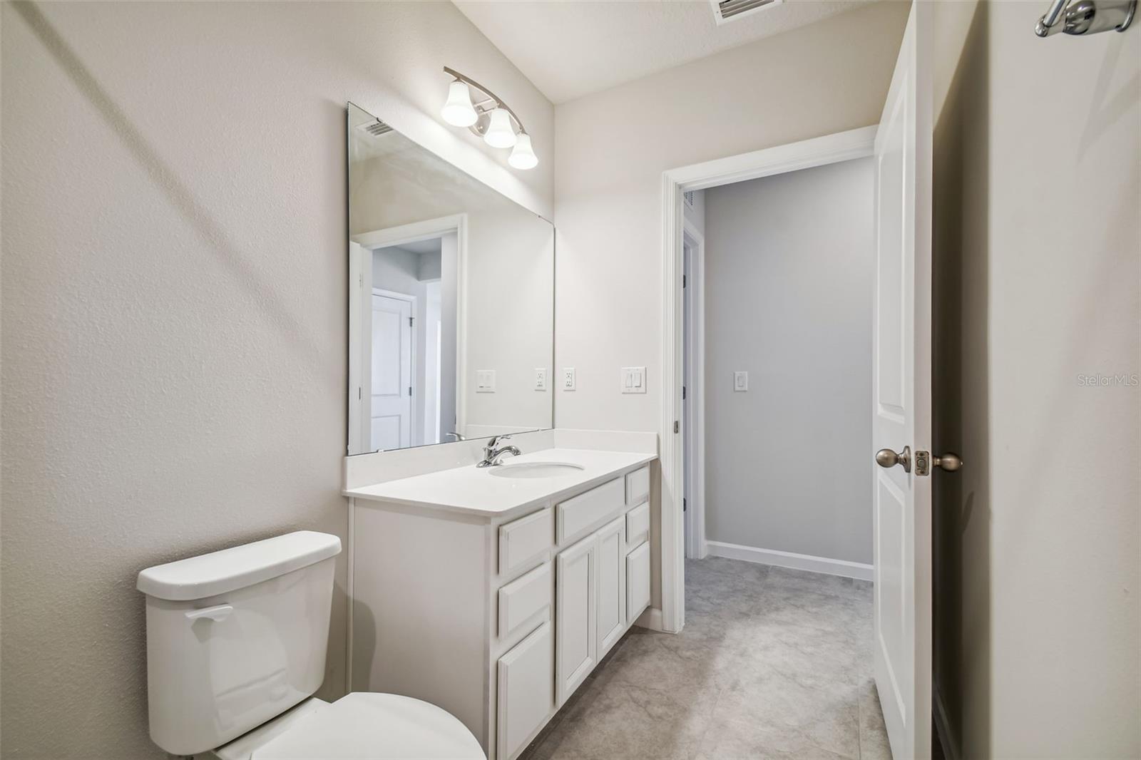 Image 38 of 45 For 11896 Thorncrest Drive