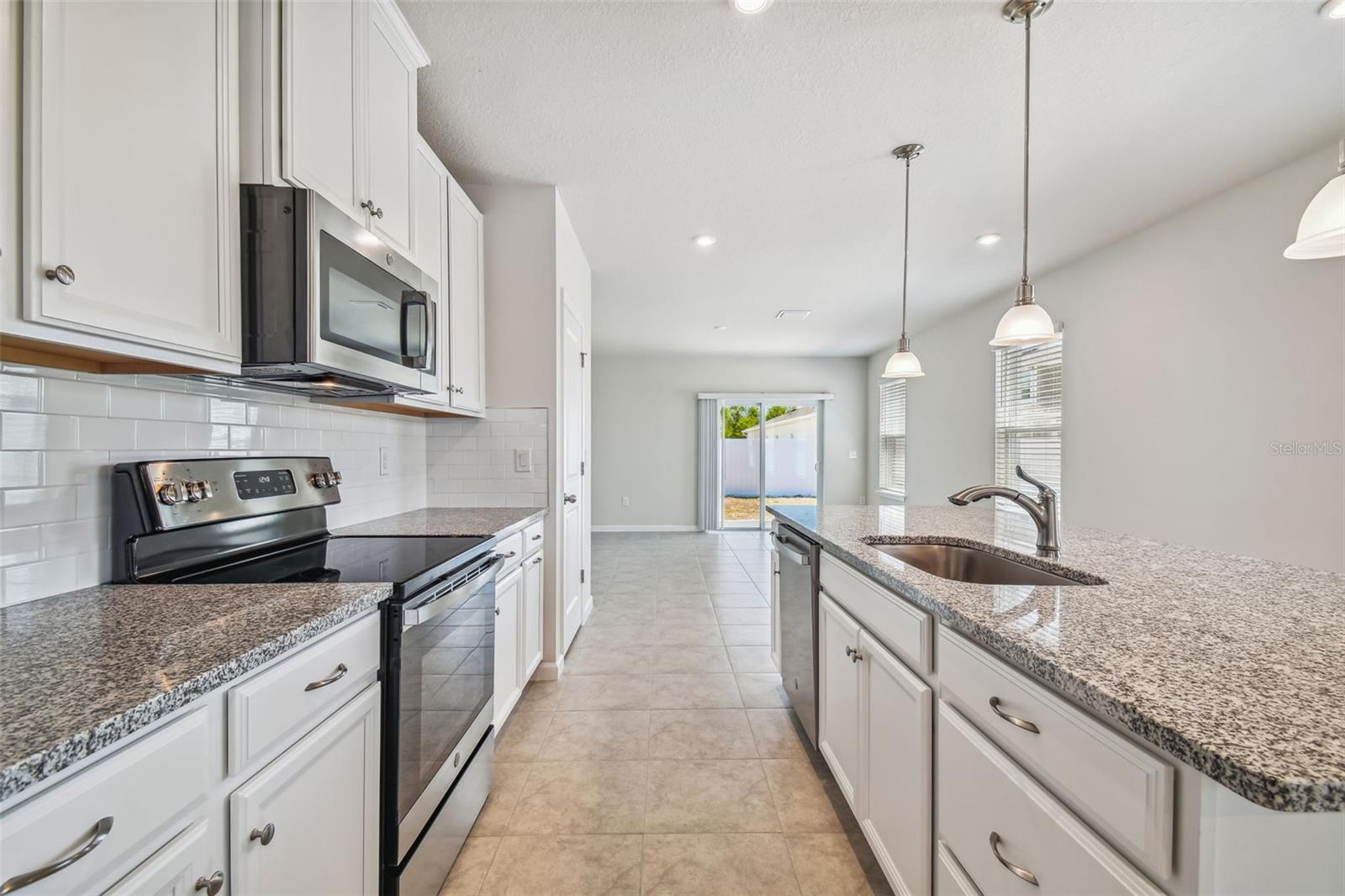 Image 8 of 45 For 11896 Thorncrest Drive