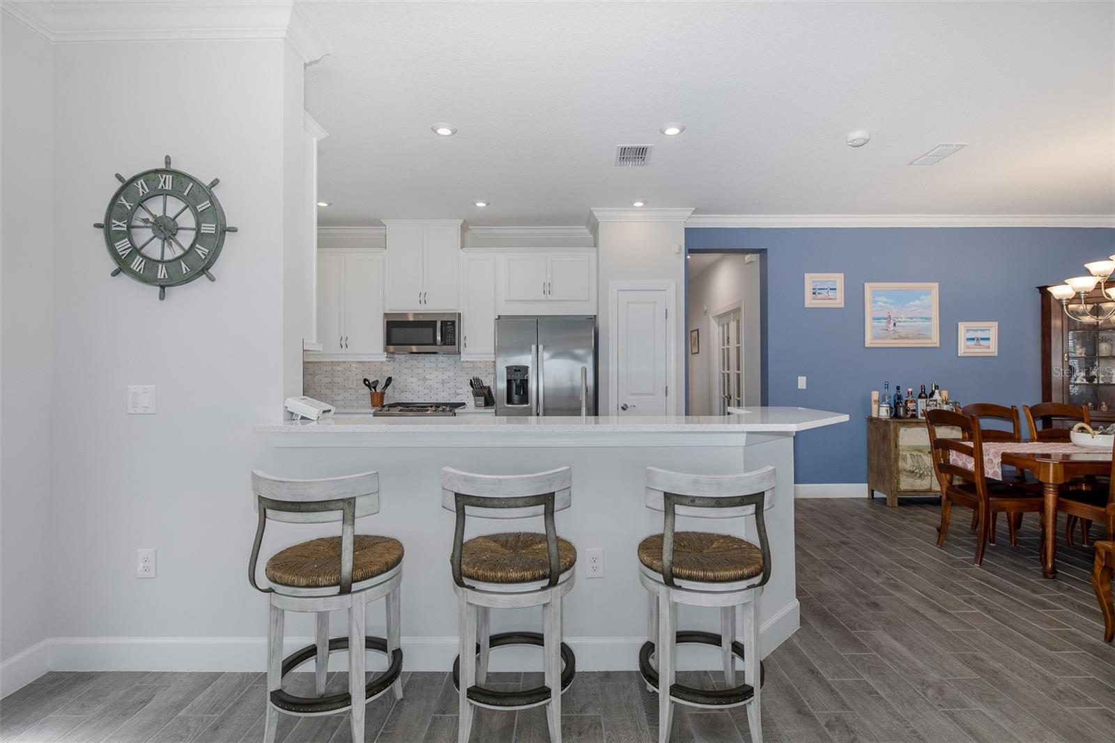 Listing photo id 9 for 3051 Francoa Drive