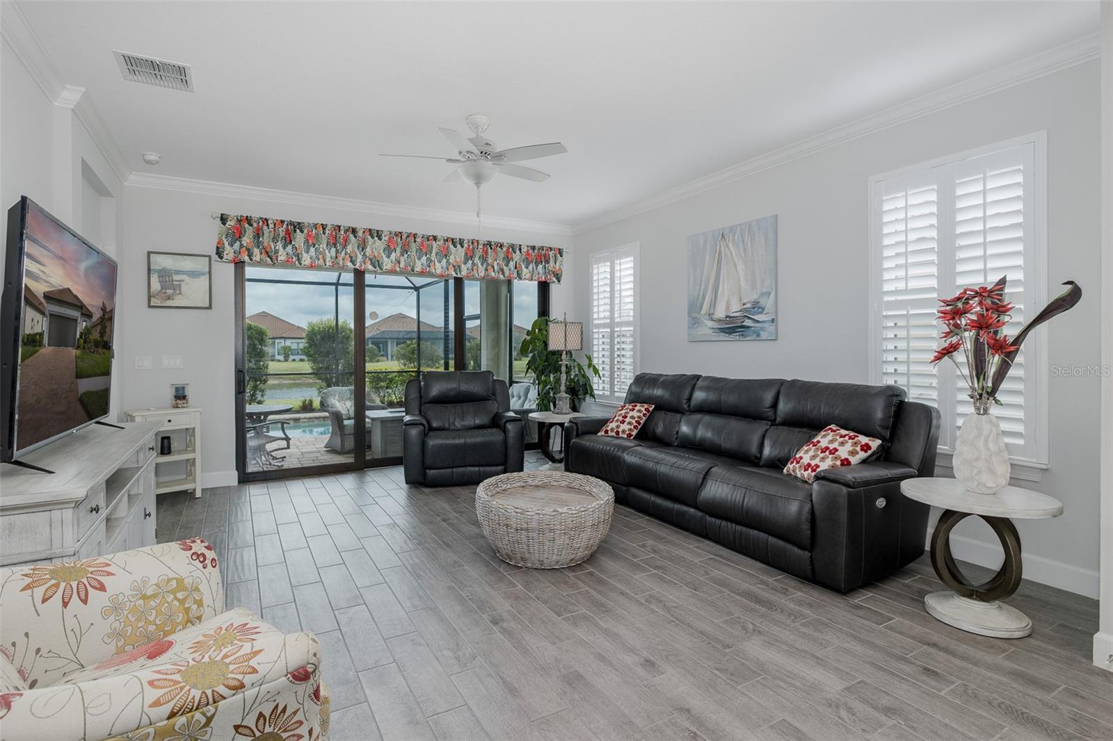 Listing photo id 11 for 3051 Francoa Drive