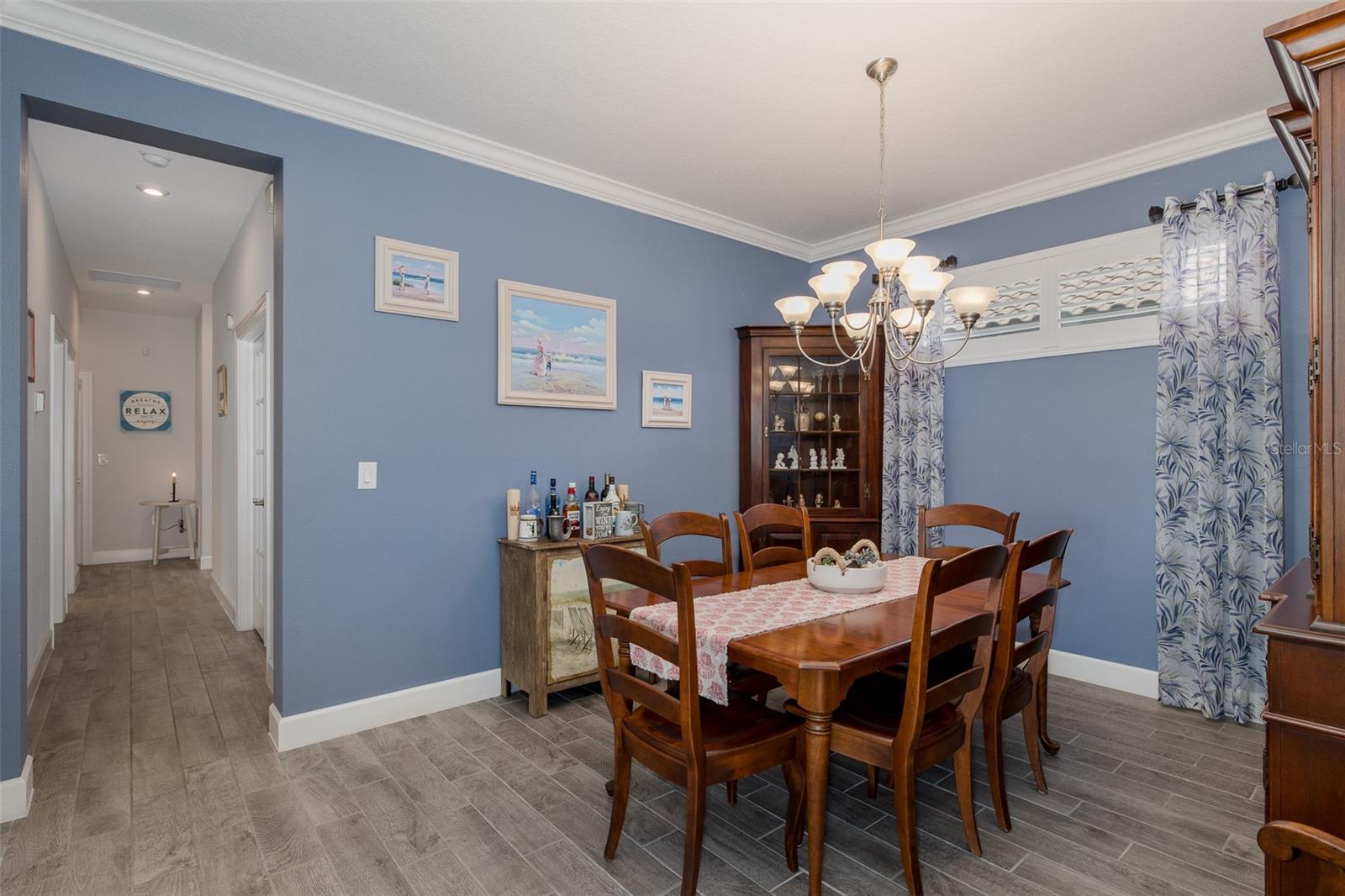 Listing photo id 13 for 3051 Francoa Drive