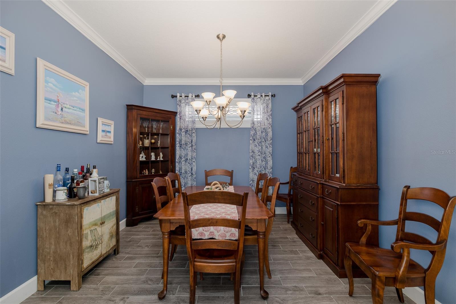 Listing photo id 14 for 3051 Francoa Drive