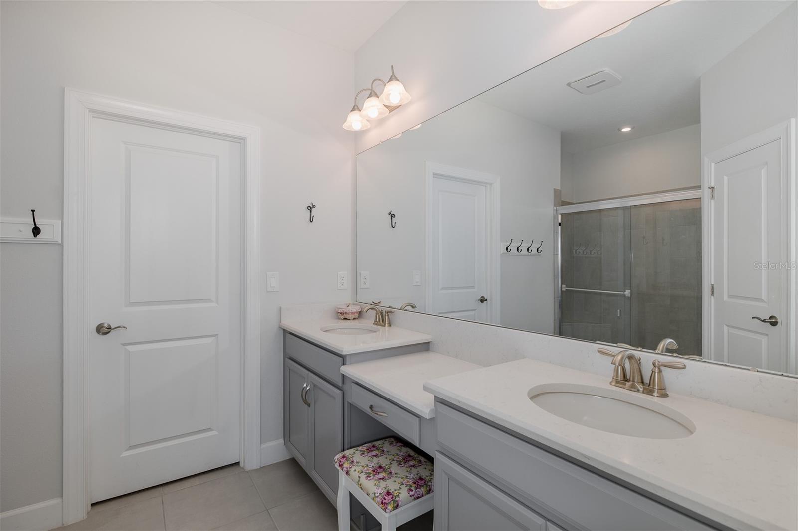 Listing photo id 20 for 3051 Francoa Drive