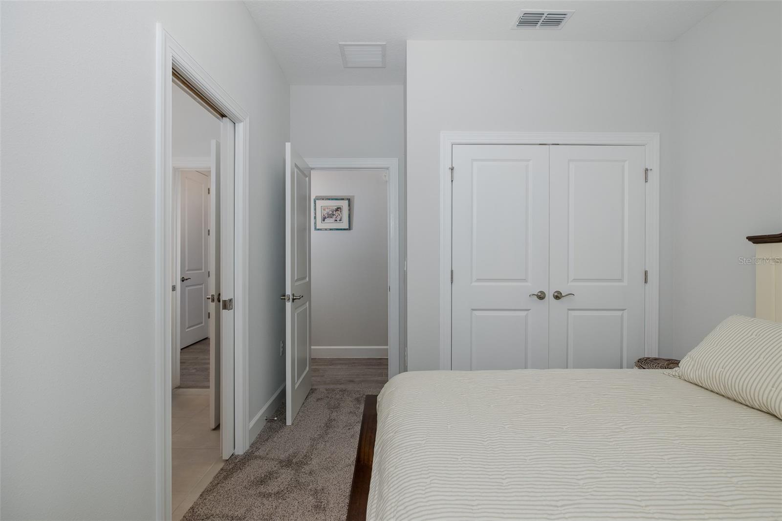 Listing photo id 24 for 3051 Francoa Drive