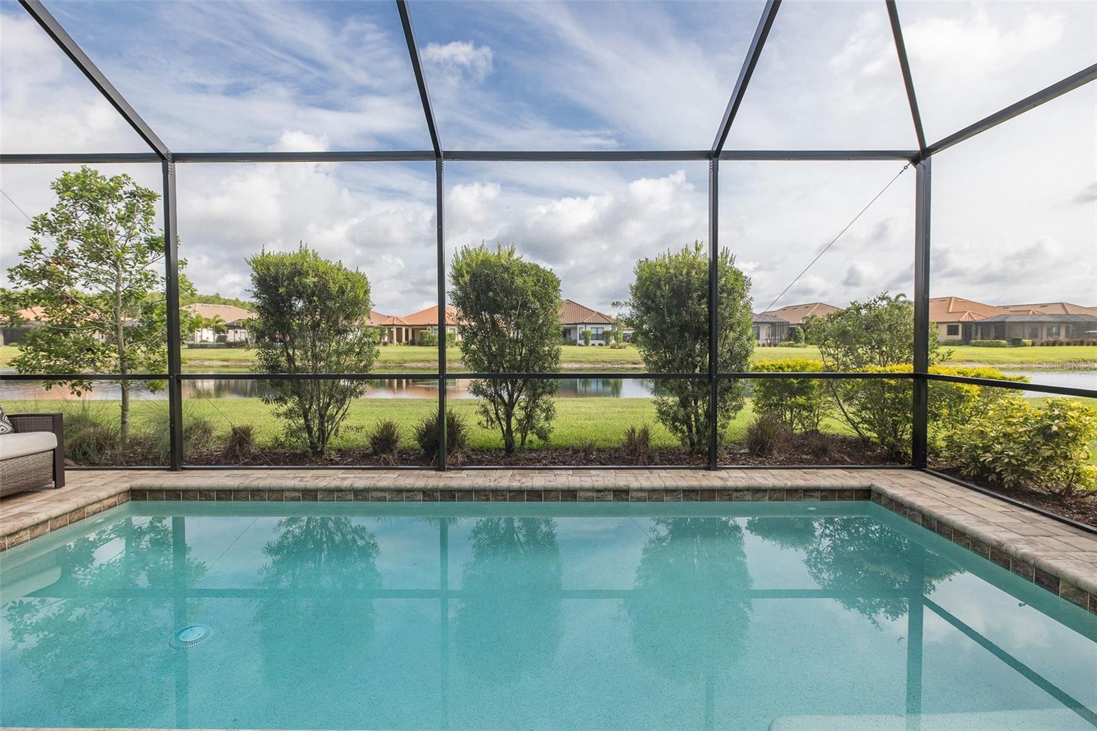 Listing photo id 1 for 3051 Francoa Drive