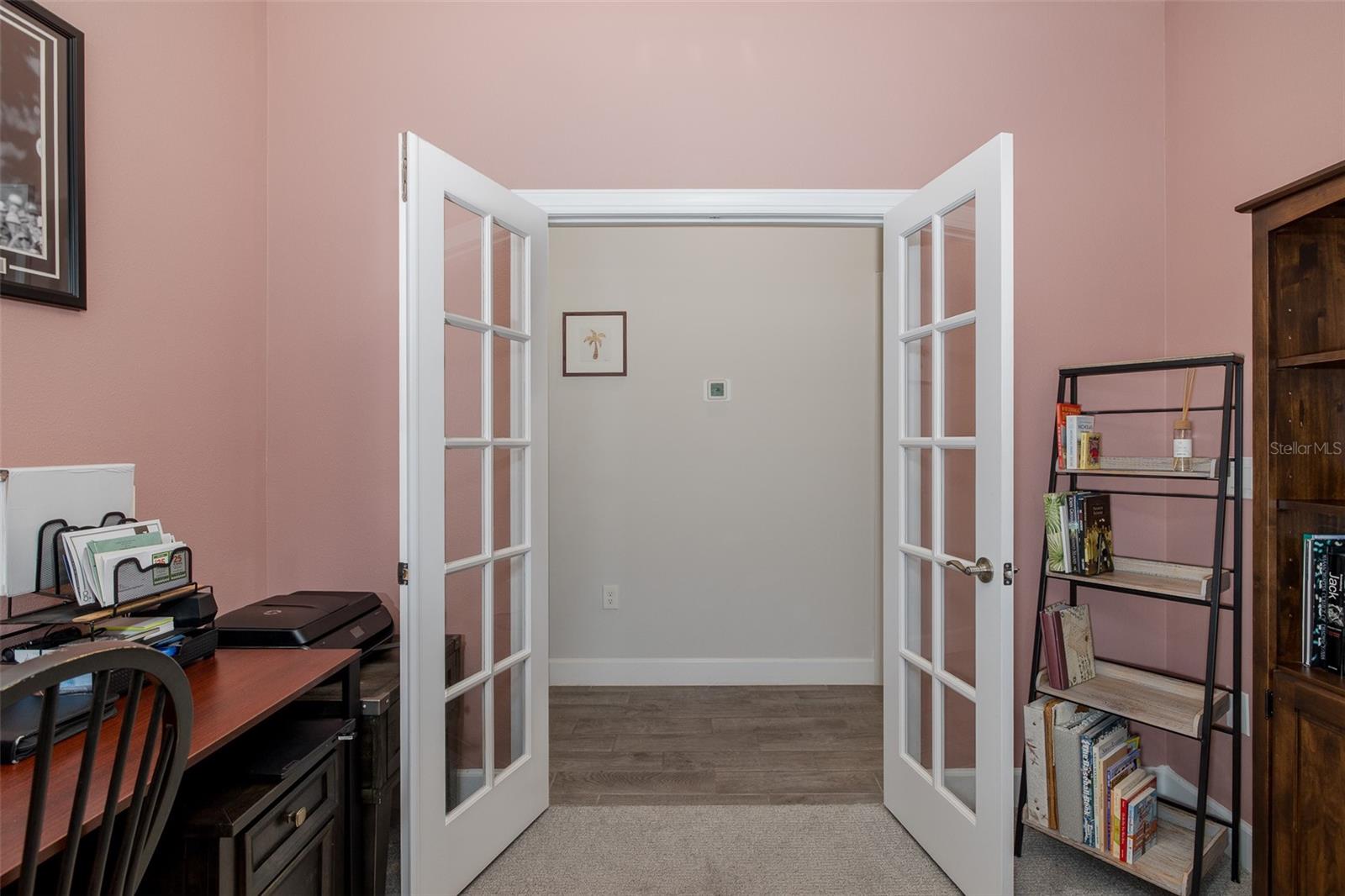Listing photo id 30 for 3051 Francoa Drive