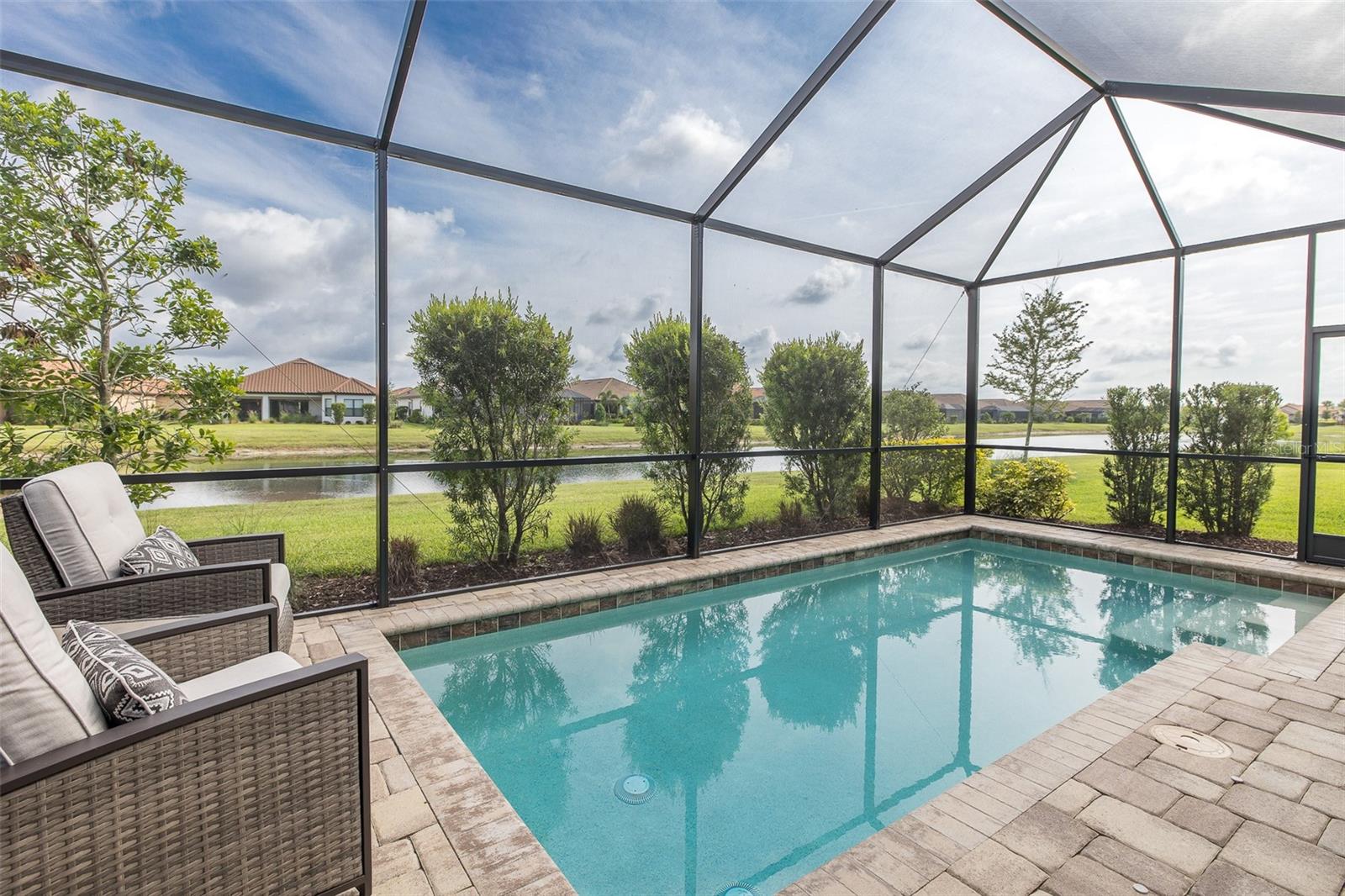 Listing photo id 35 for 3051 Francoa Drive
