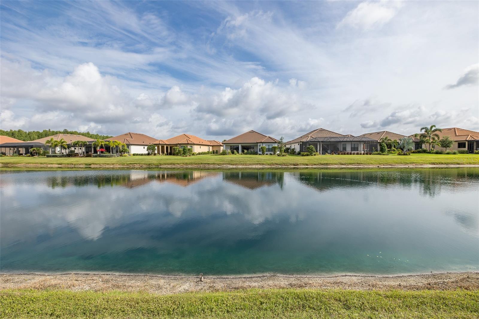Listing photo id 2 for 3051 Francoa Drive