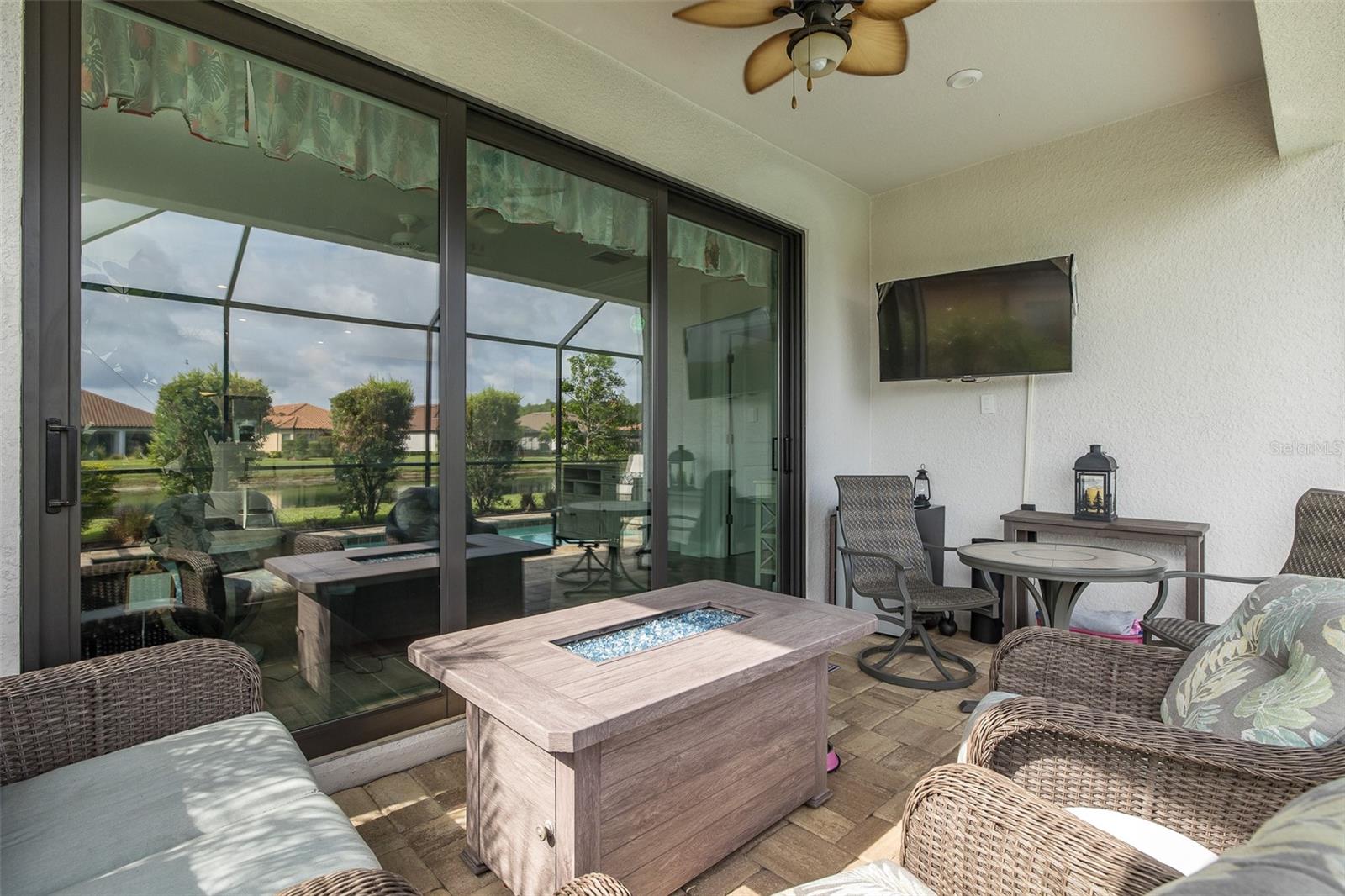 Listing photo id 39 for 3051 Francoa Drive