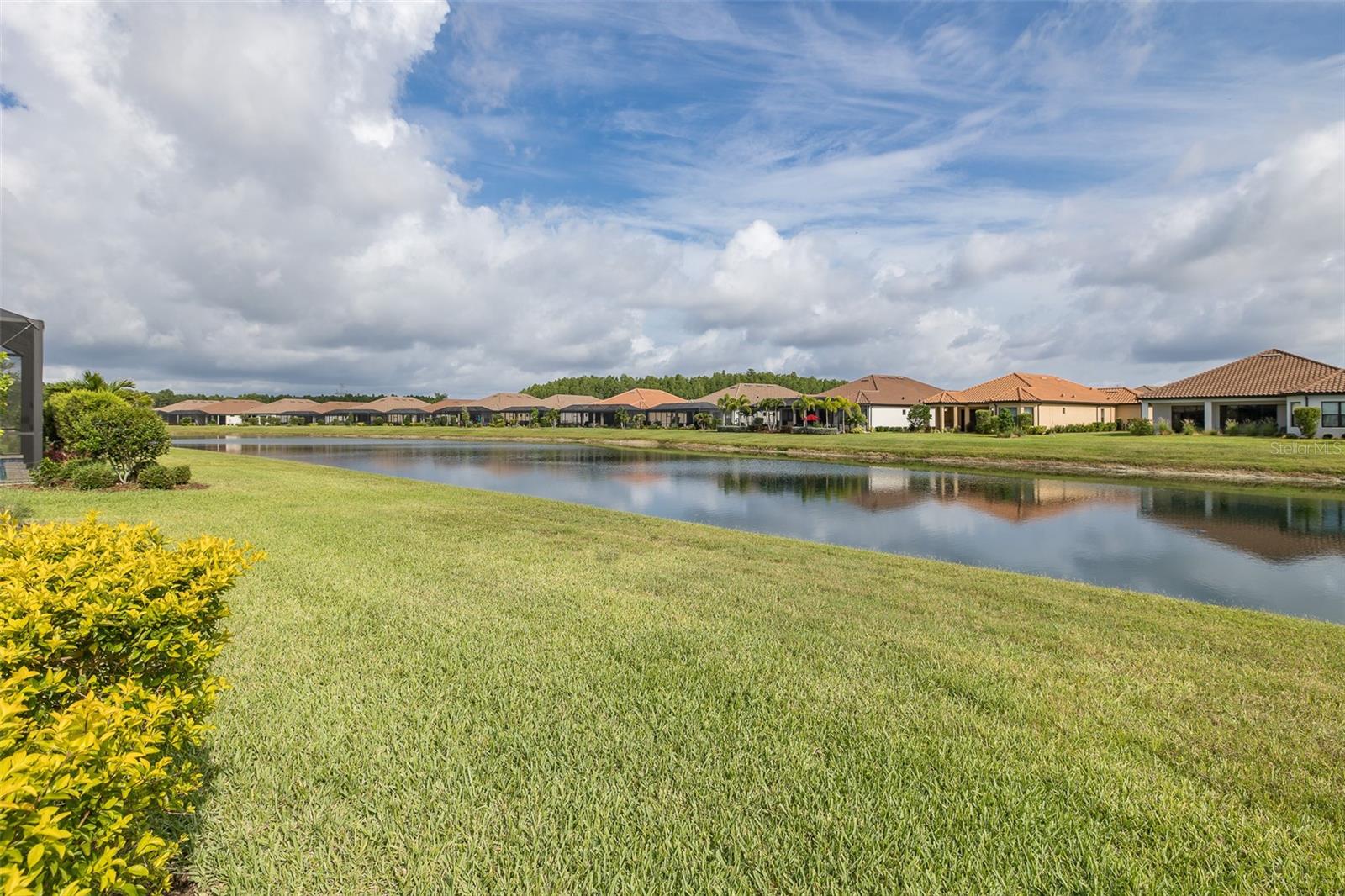 Listing photo id 41 for 3051 Francoa Drive