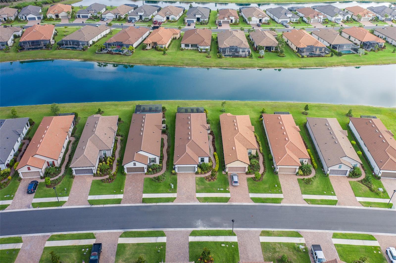 Listing photo id 50 for 3051 Francoa Drive