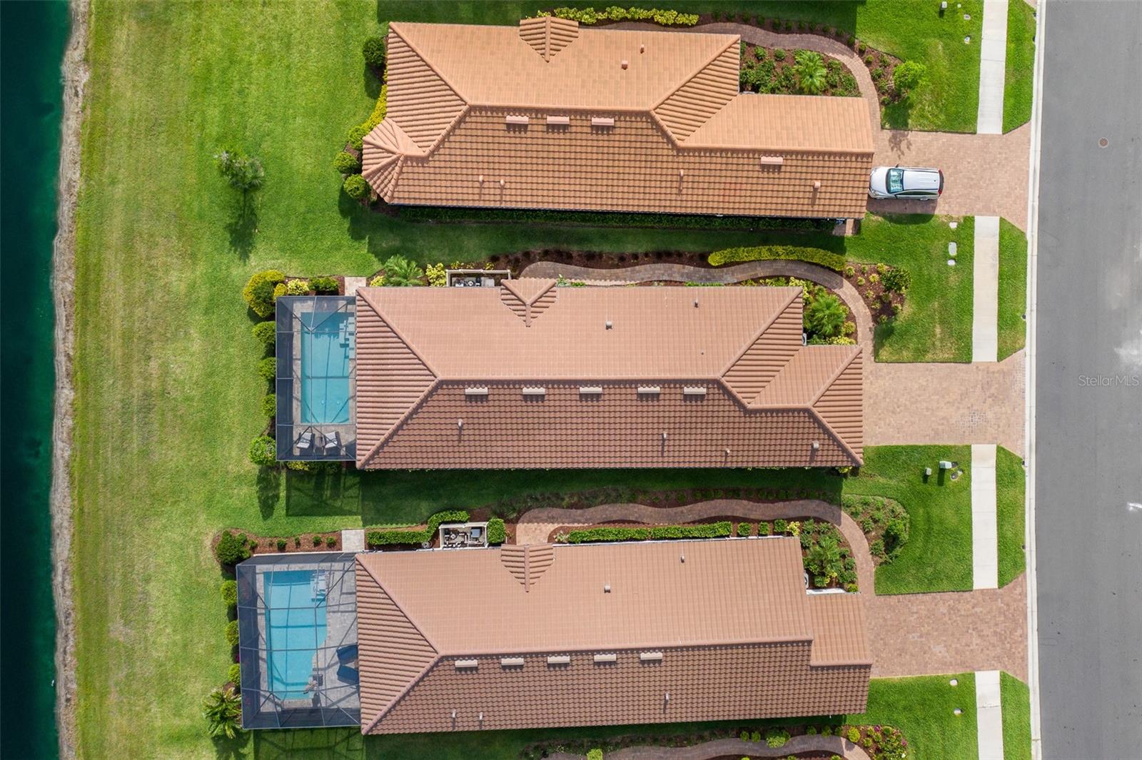 Listing photo id 65 for 3051 Francoa Drive