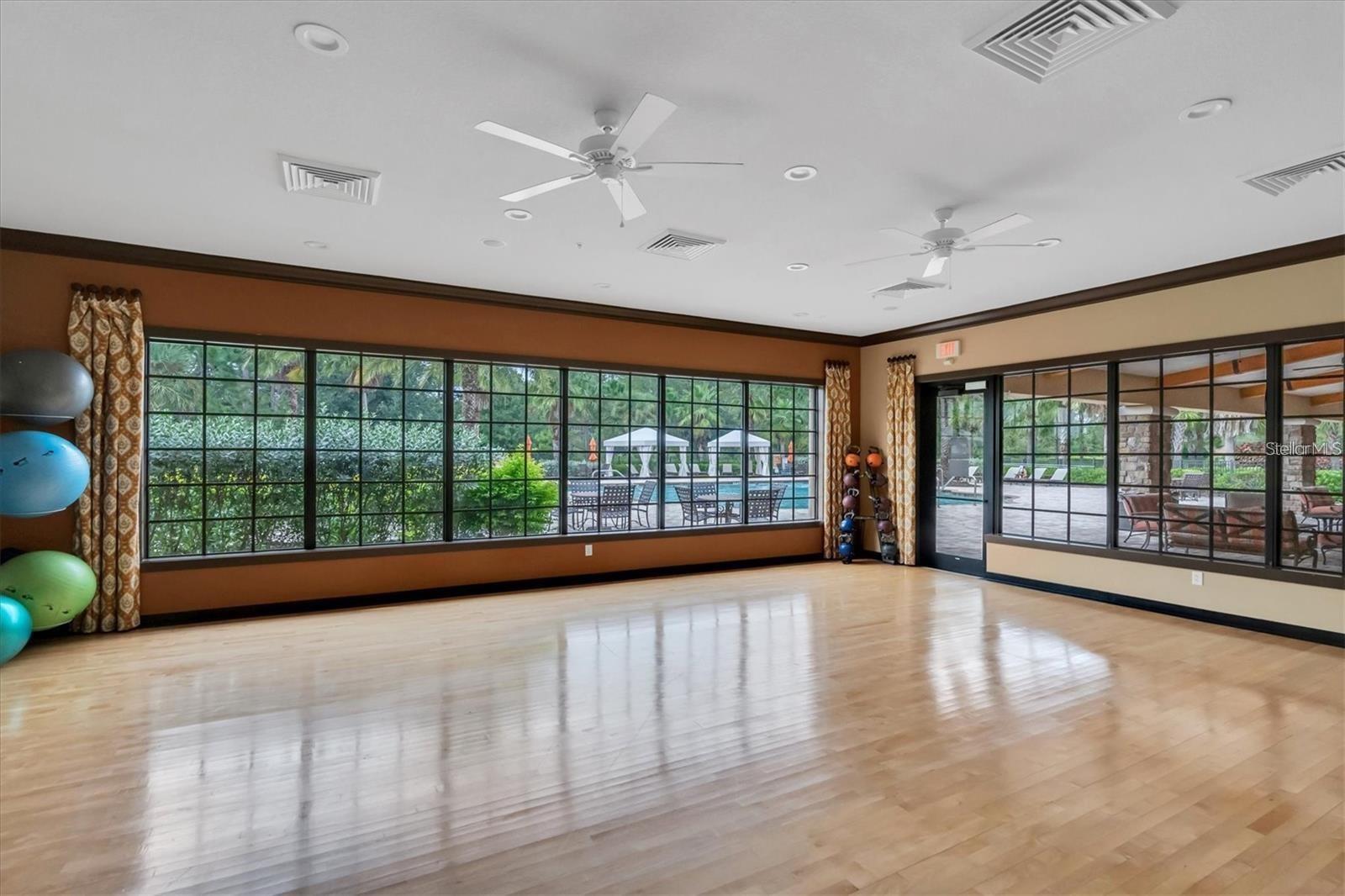 Listing photo id 83 for 3051 Francoa Drive