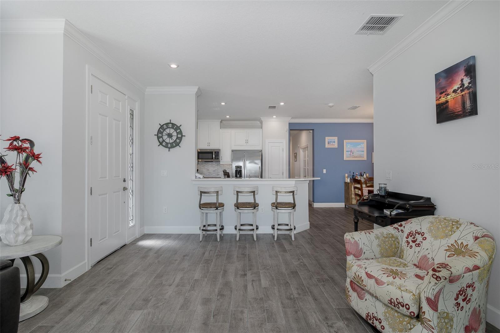 Listing photo id 7 for 3051 Francoa Drive