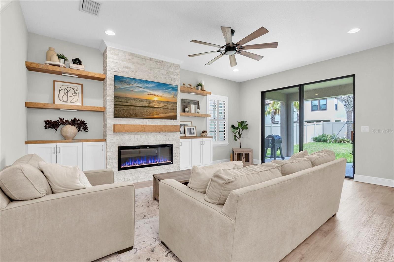 Listing photo id 8 for 4056 Burdick Loop