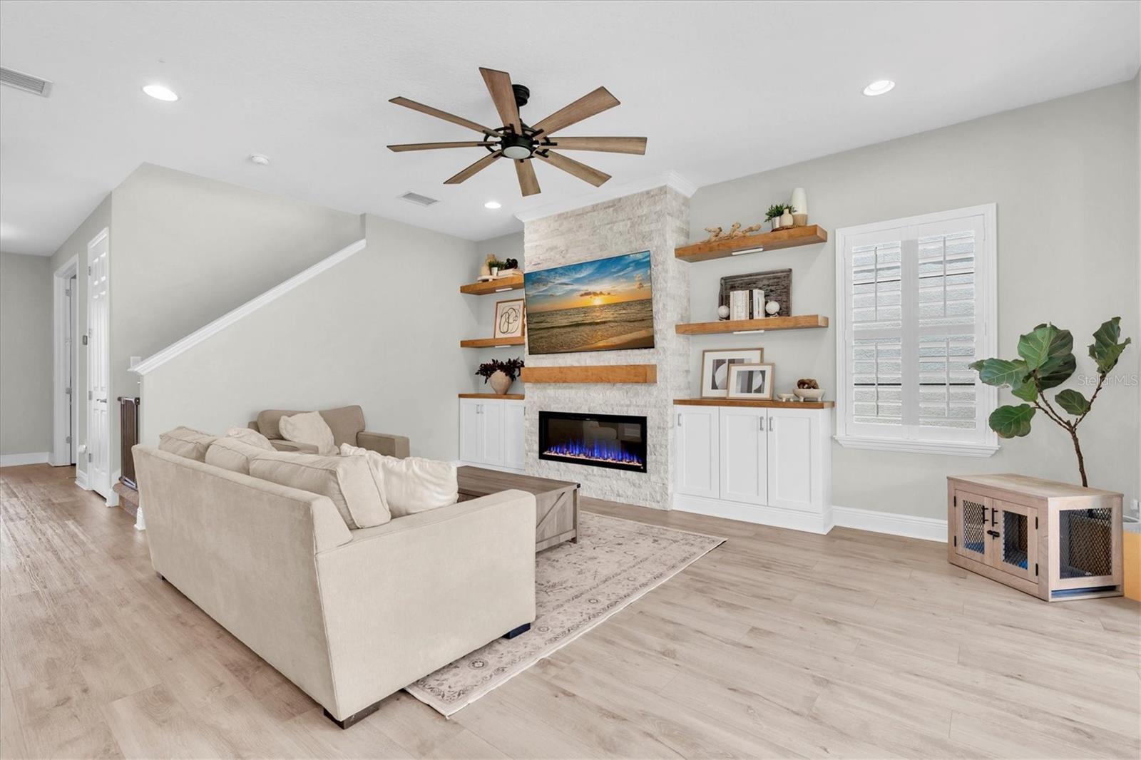Listing photo id 9 for 4056 Burdick Loop