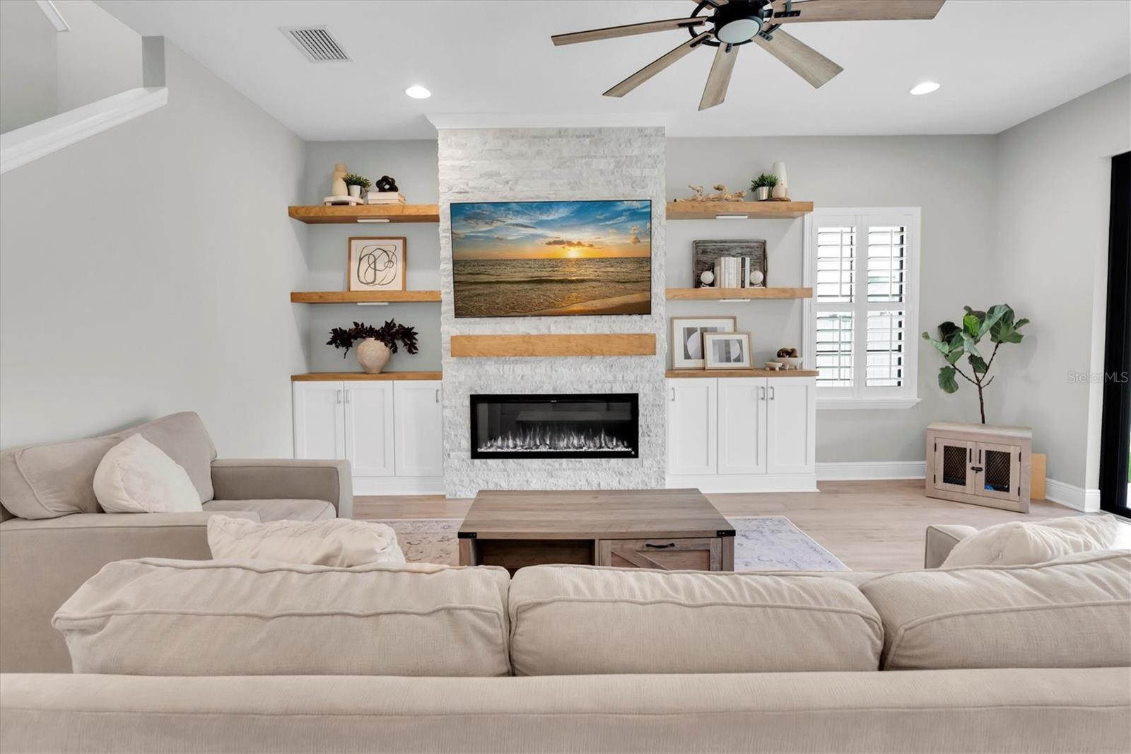 Listing photo id 10 for 4056 Burdick Loop