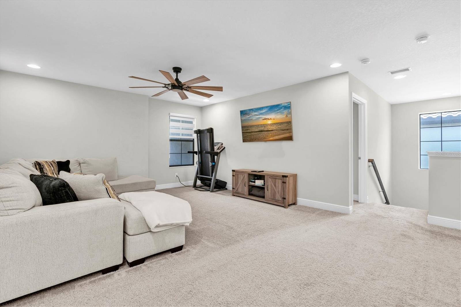 Listing photo id 11 for 4056 Burdick Loop