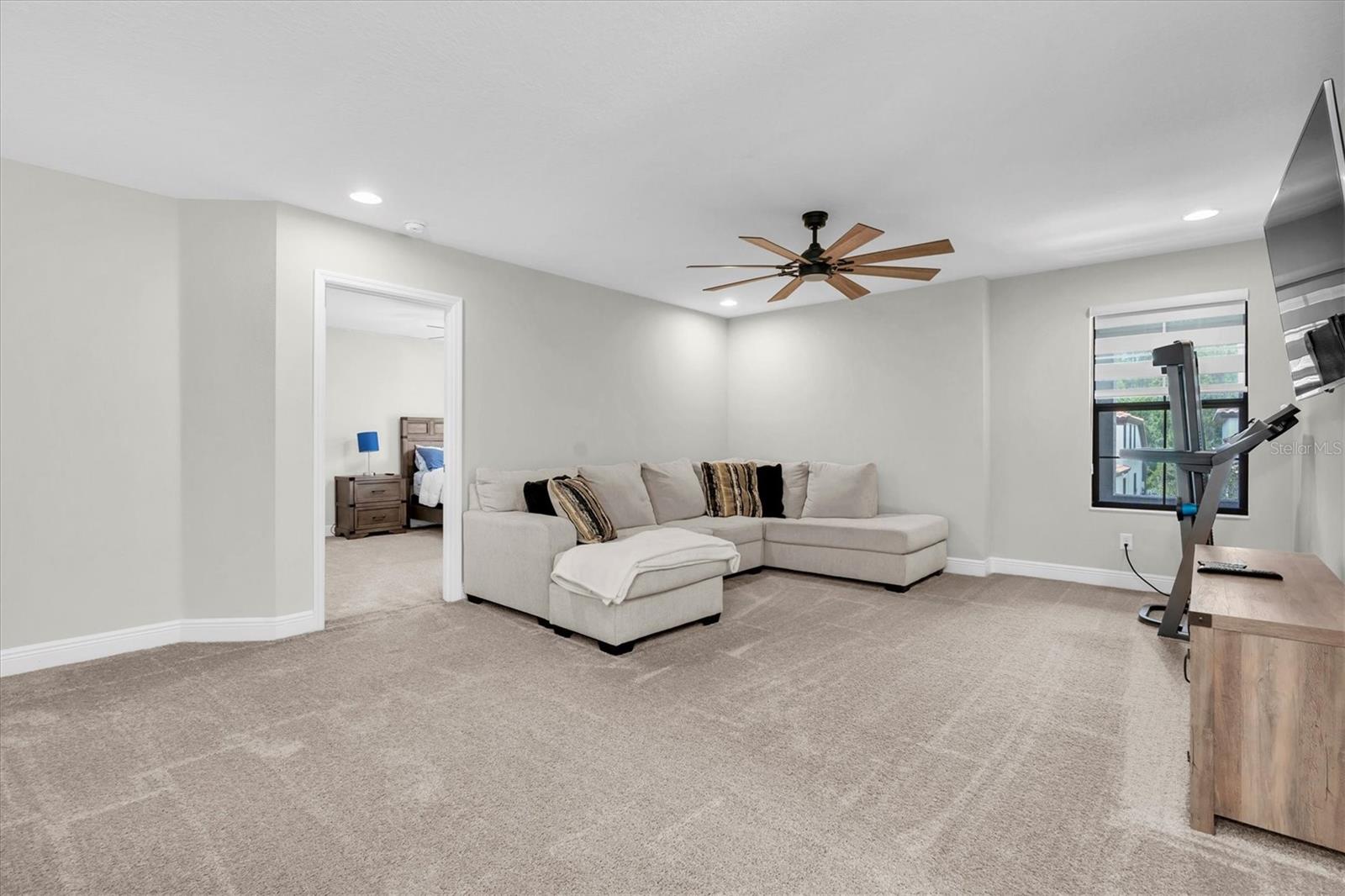 Listing photo id 12 for 4056 Burdick Loop