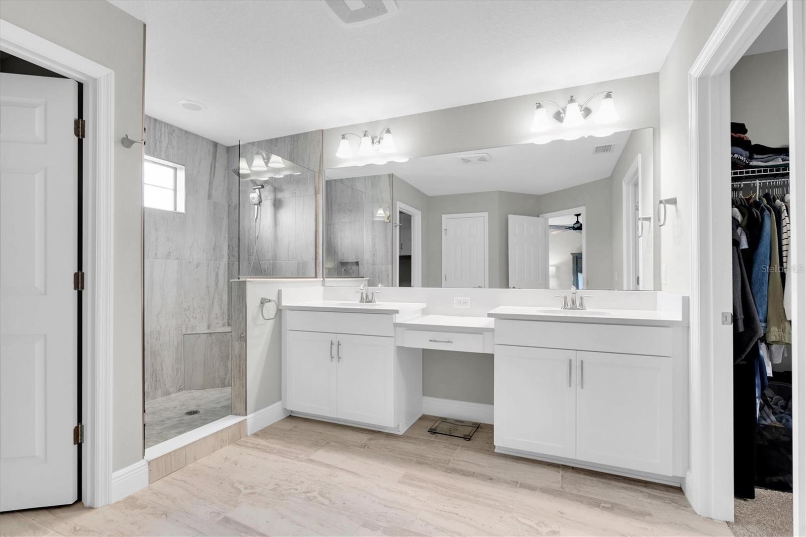 Listing photo id 14 for 4056 Burdick Loop