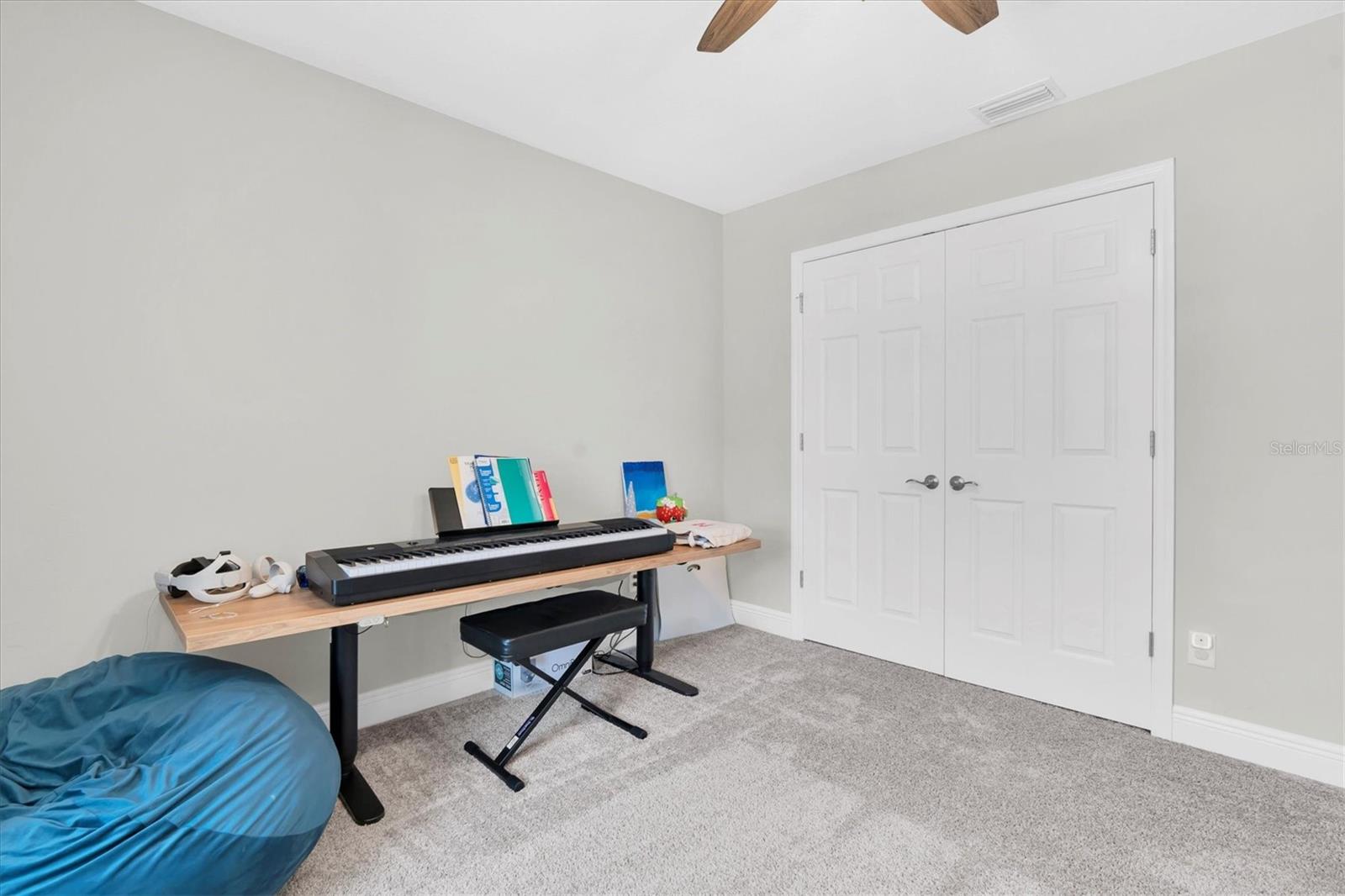 Listing photo id 16 for 4056 Burdick Loop