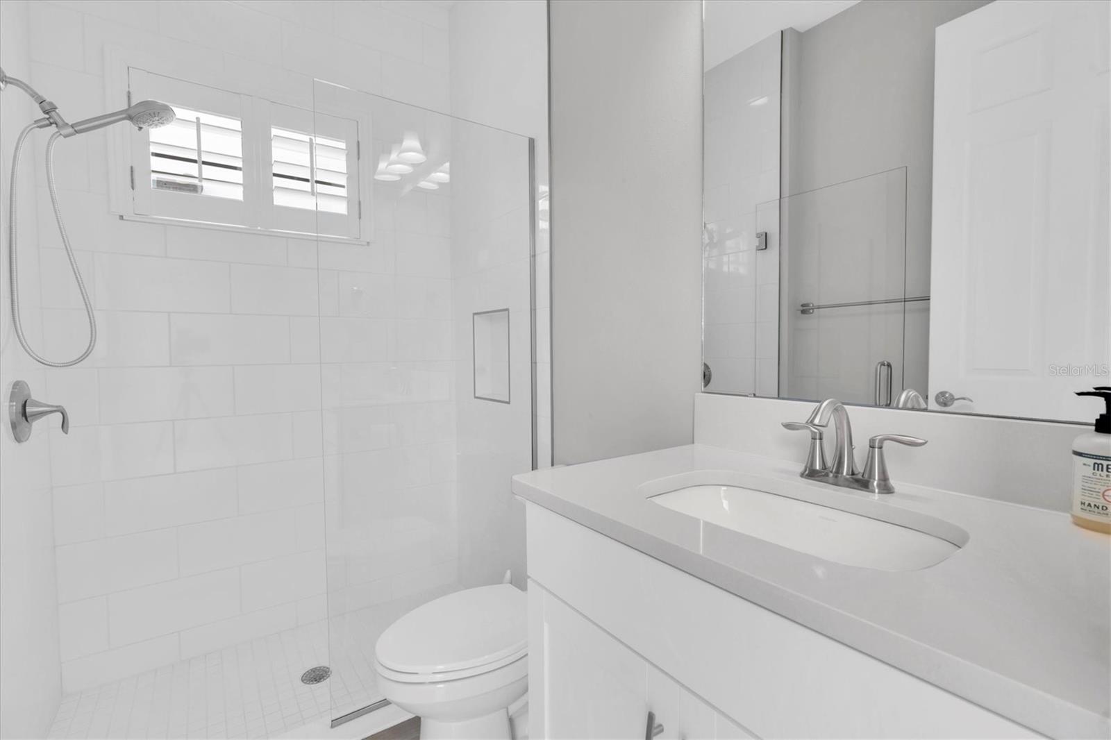 Listing photo id 24 for 4056 Burdick Loop