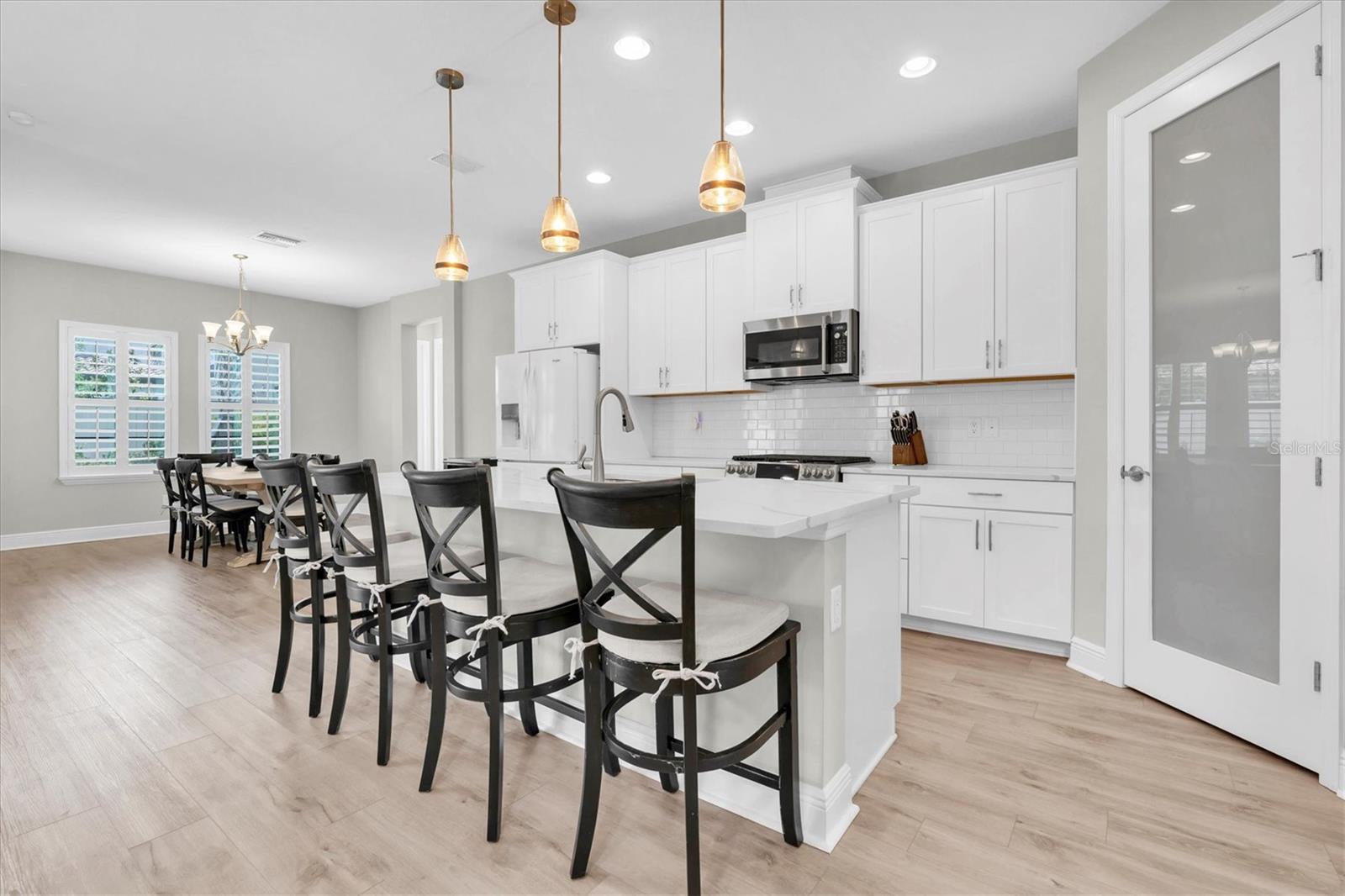 Listing photo id 2 for 4056 Burdick Loop