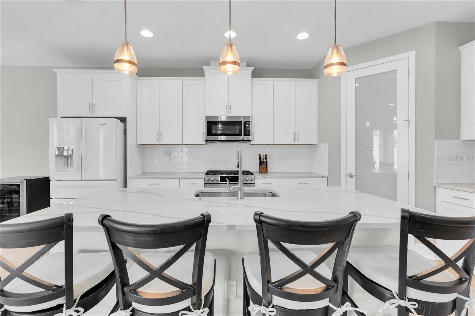 Listing photo id 3 for 4056 Burdick Loop