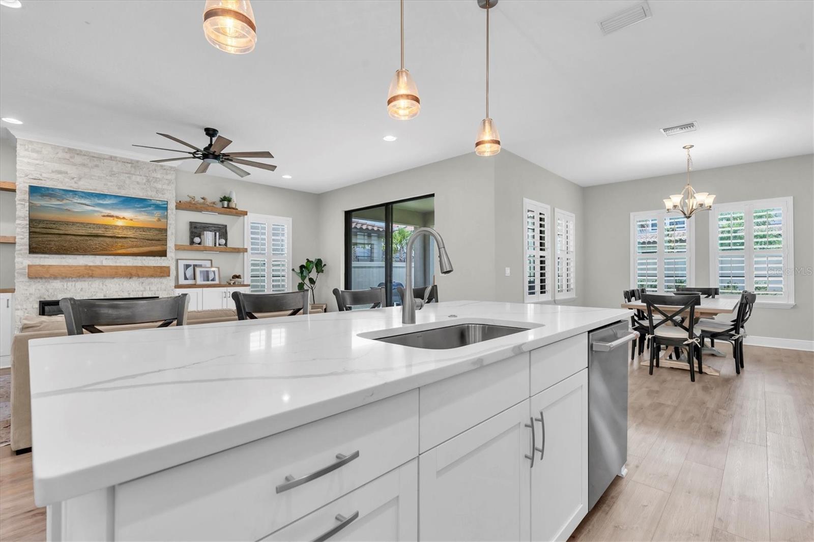 Listing photo id 4 for 4056 Burdick Loop